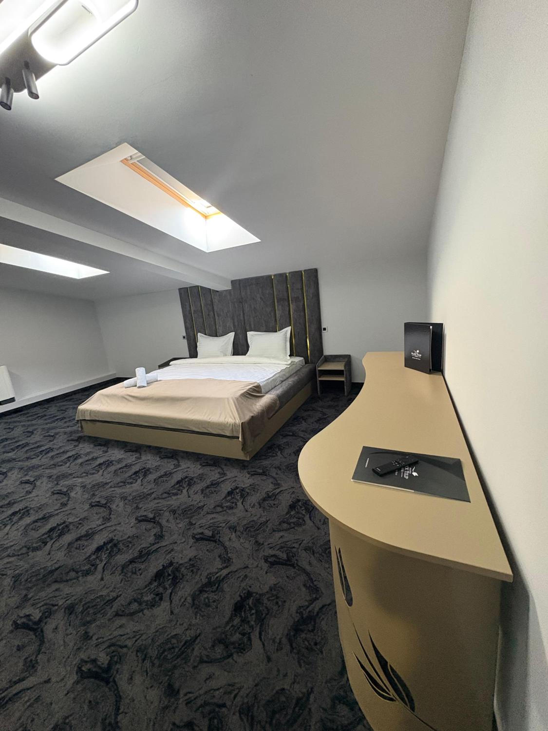 King Suite with Spa Bath photo 3