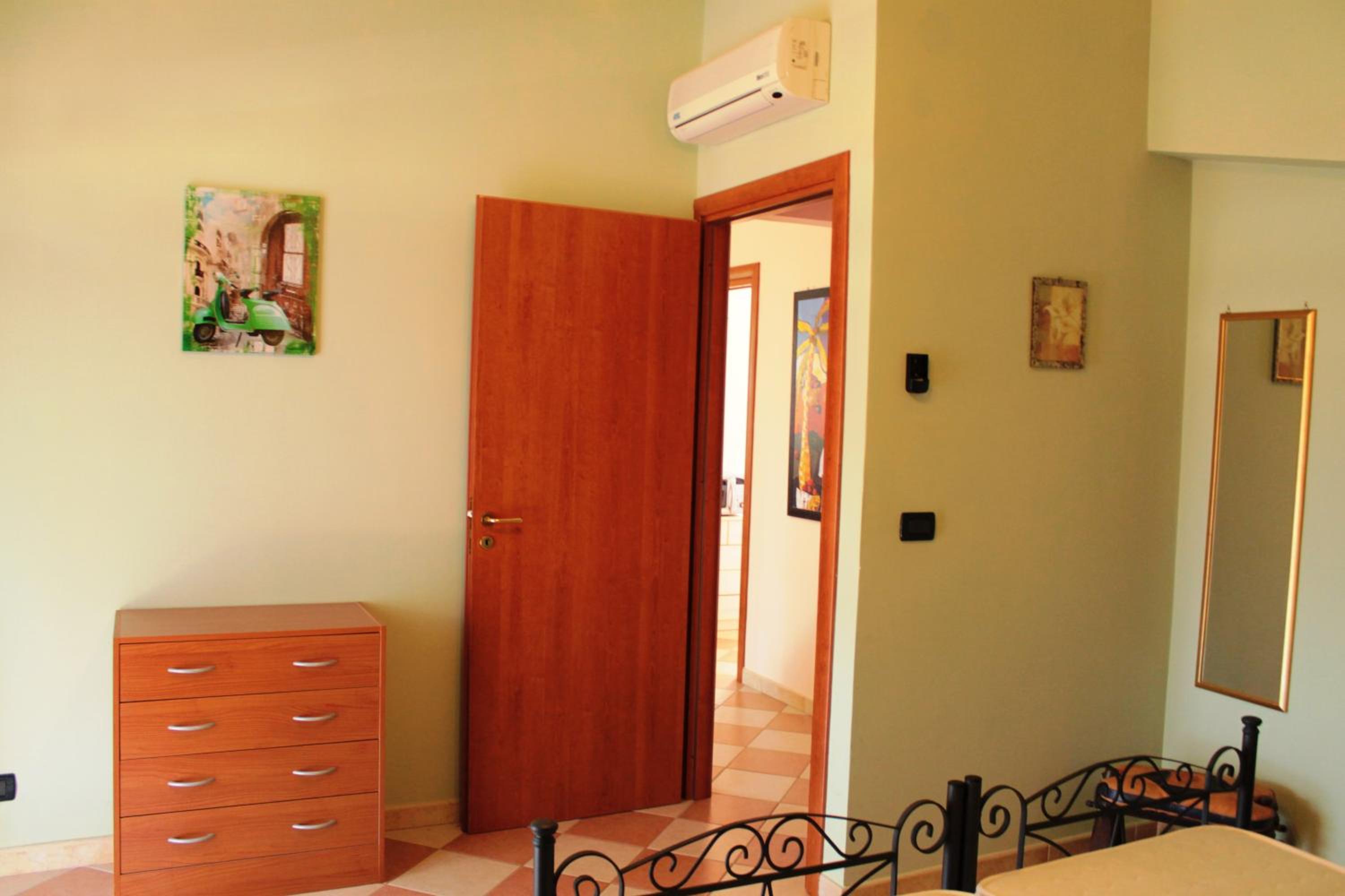 One-Bedroom House - Photo 3