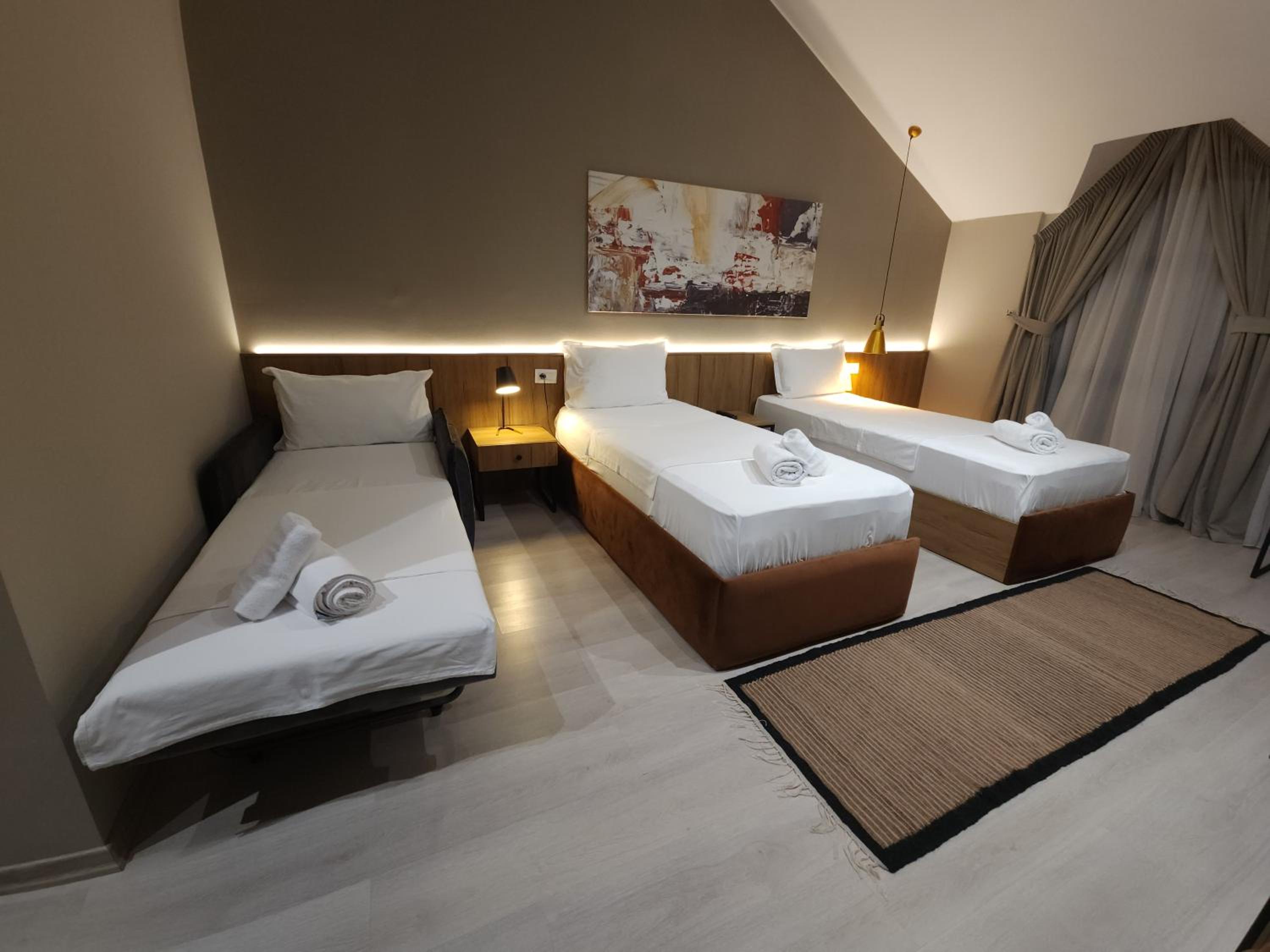 Twin Room with Extra Bed photo 1
