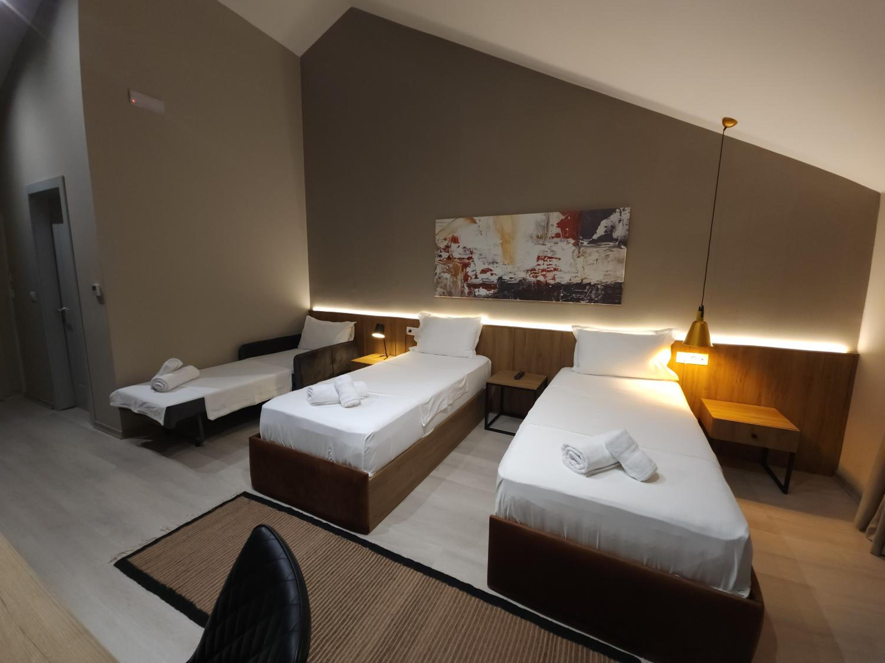 Twin Room with Extra Bed photo 2