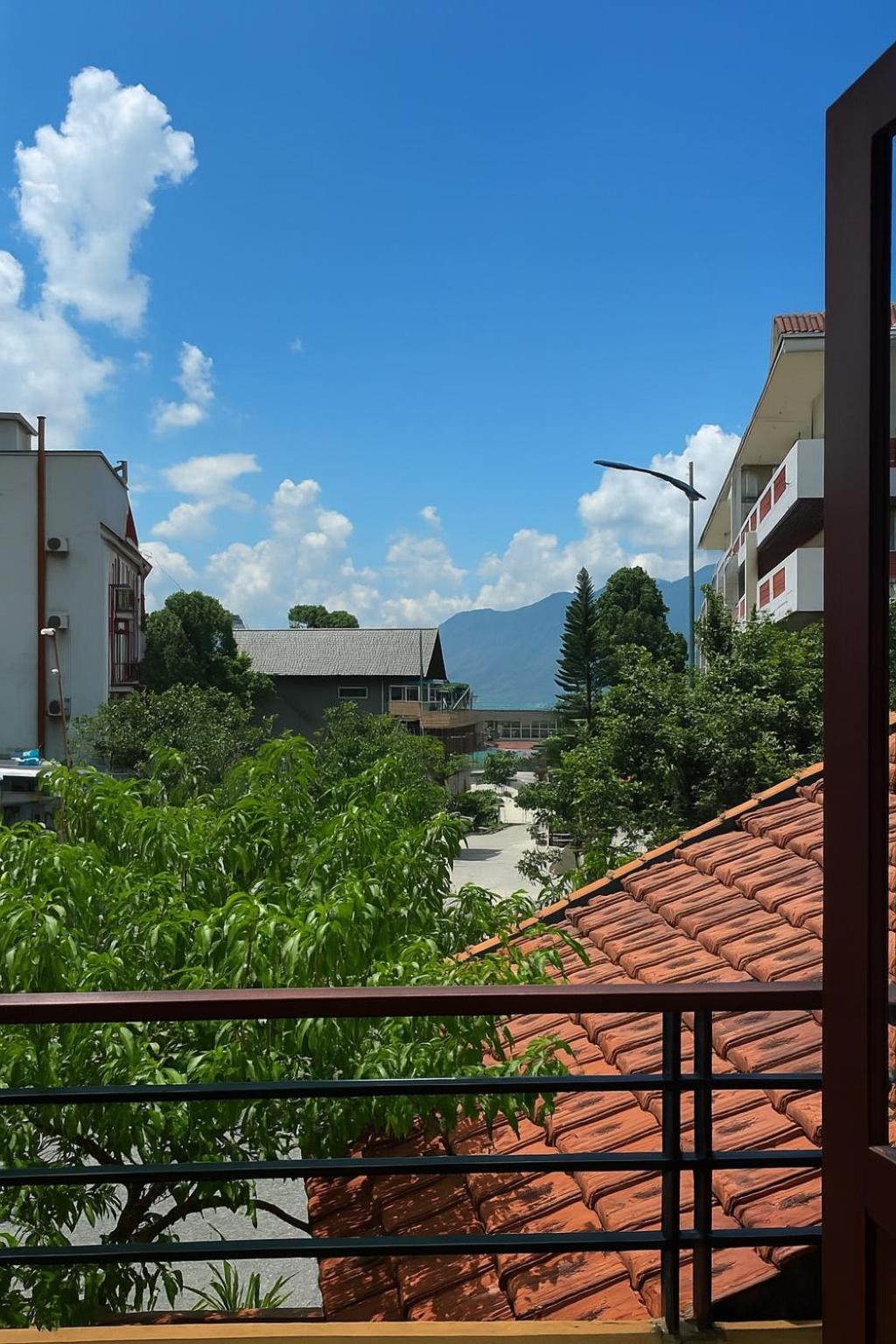 Deluxe Double Room with Balcony - Photo 7
