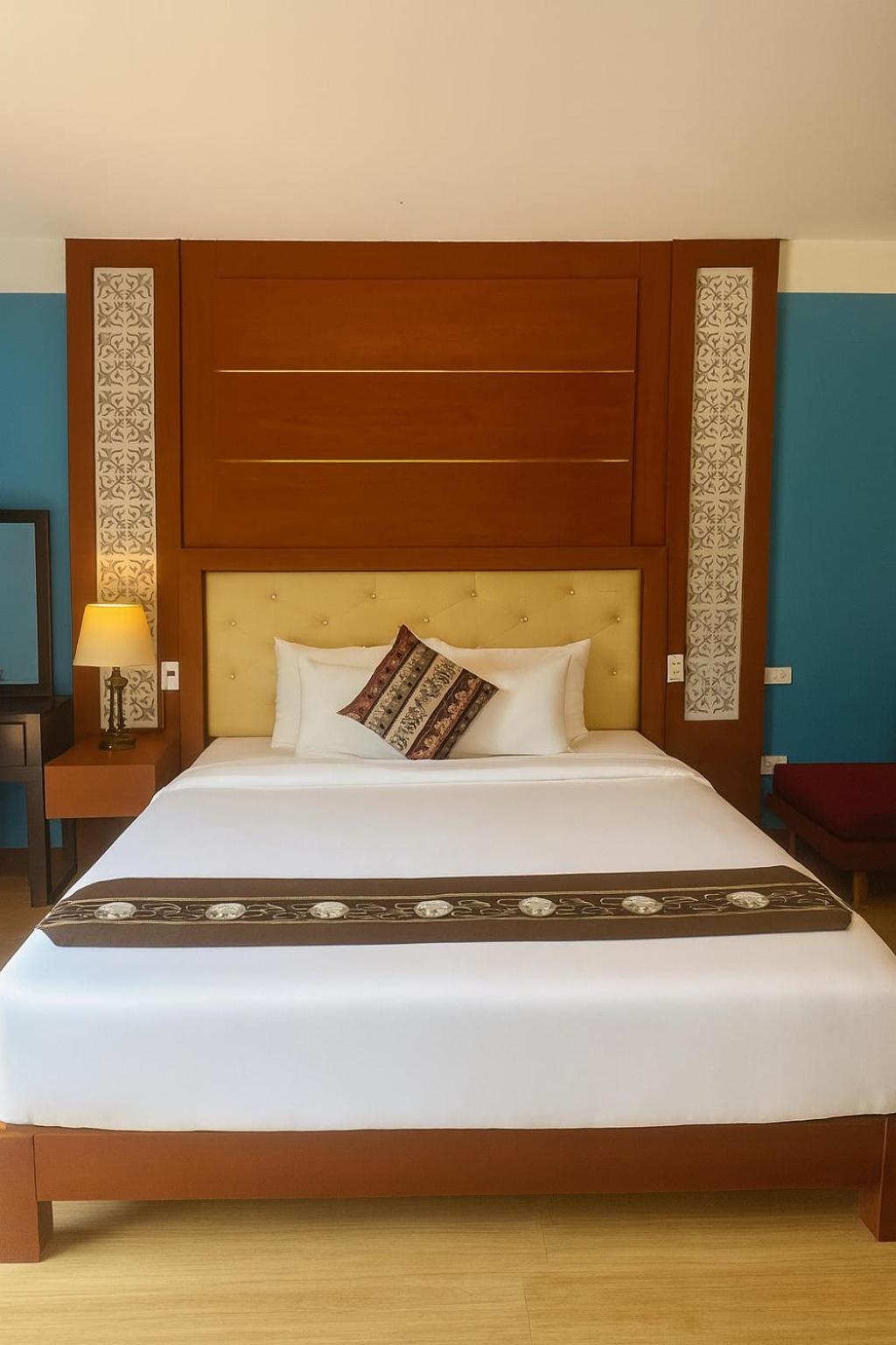 Deluxe Double Room with Balcony - Photo 3