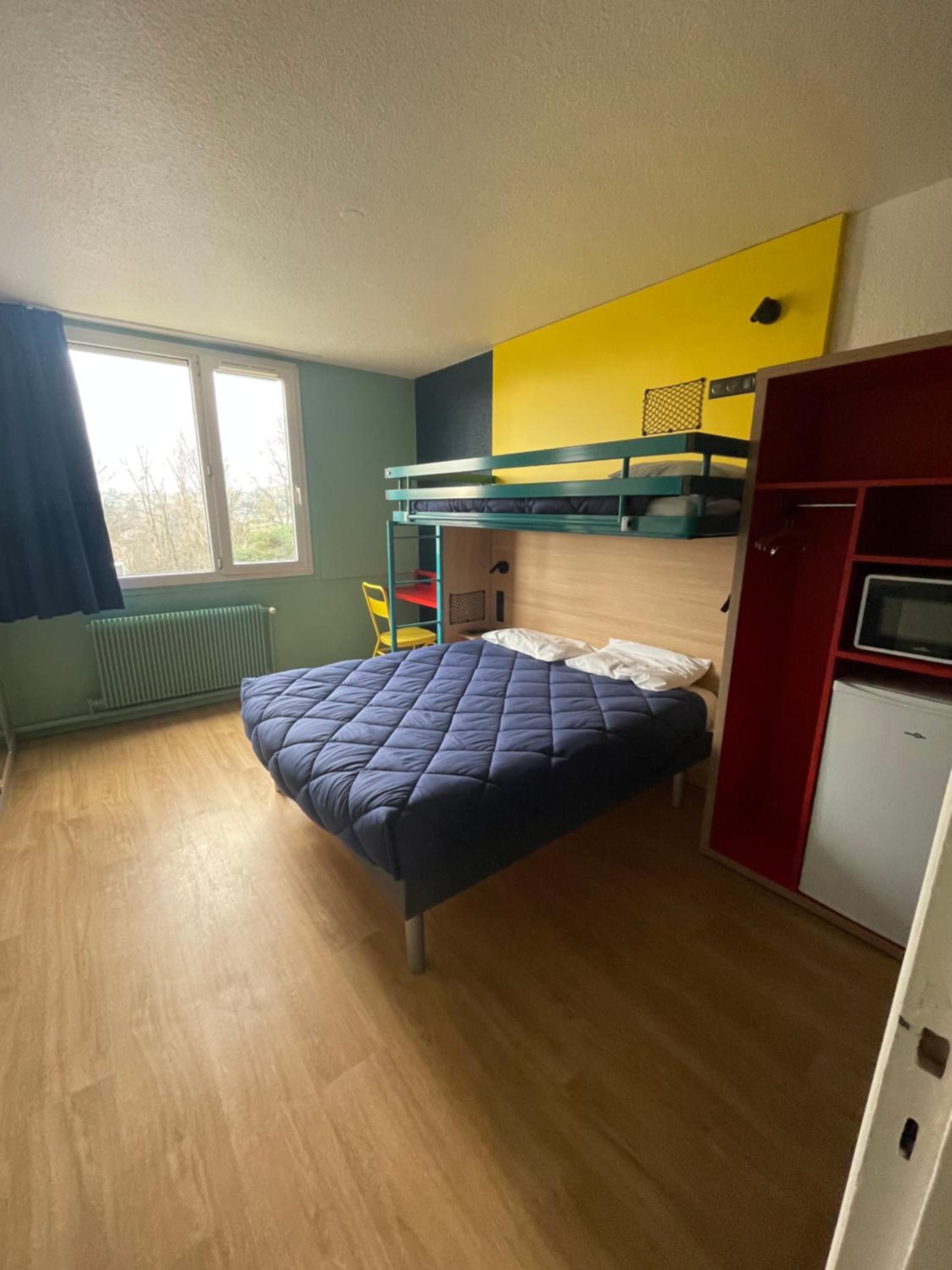 1 Double Bed 1 Single Bed