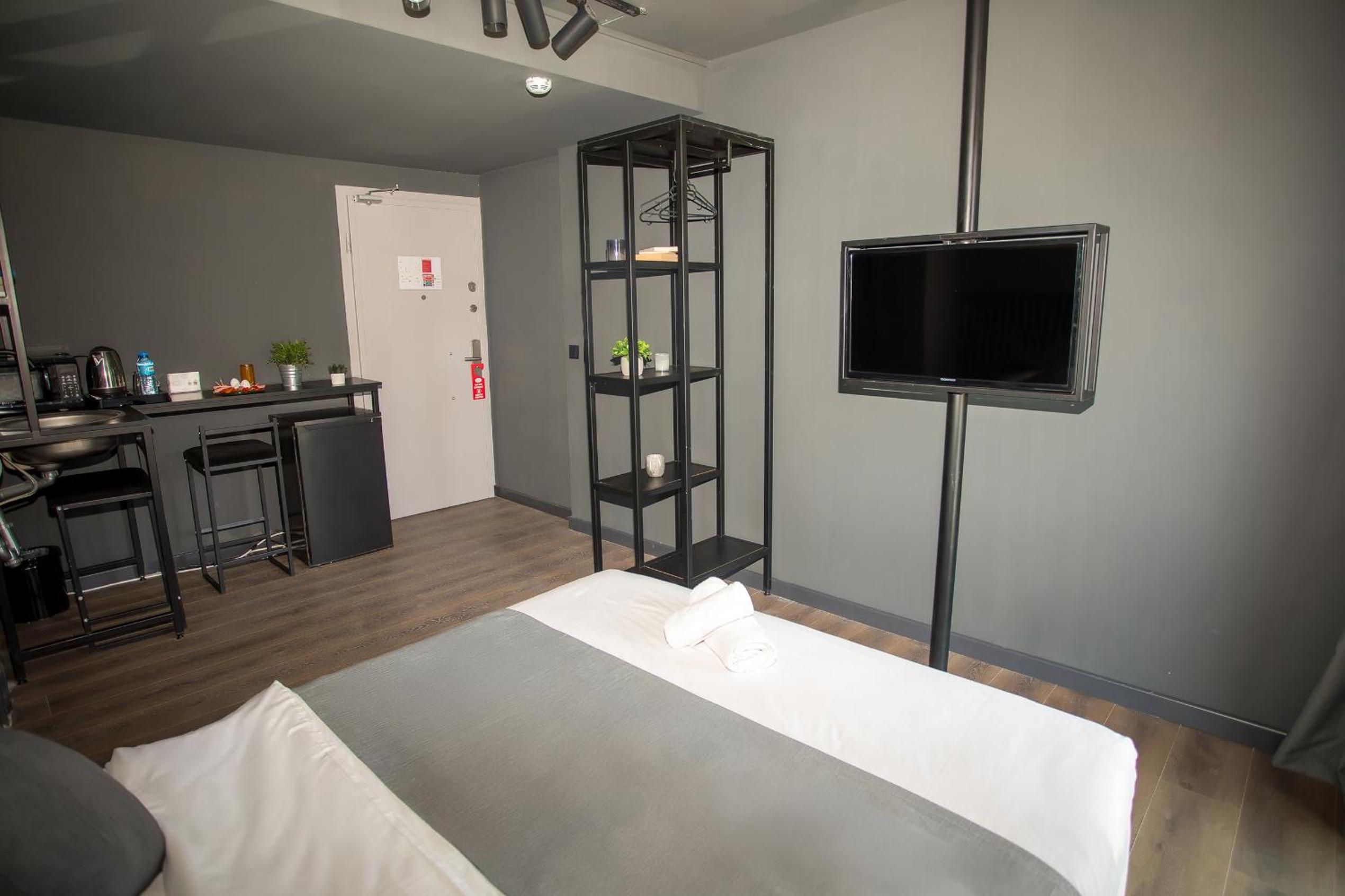 Deluxe Double Room with Bath photo 3