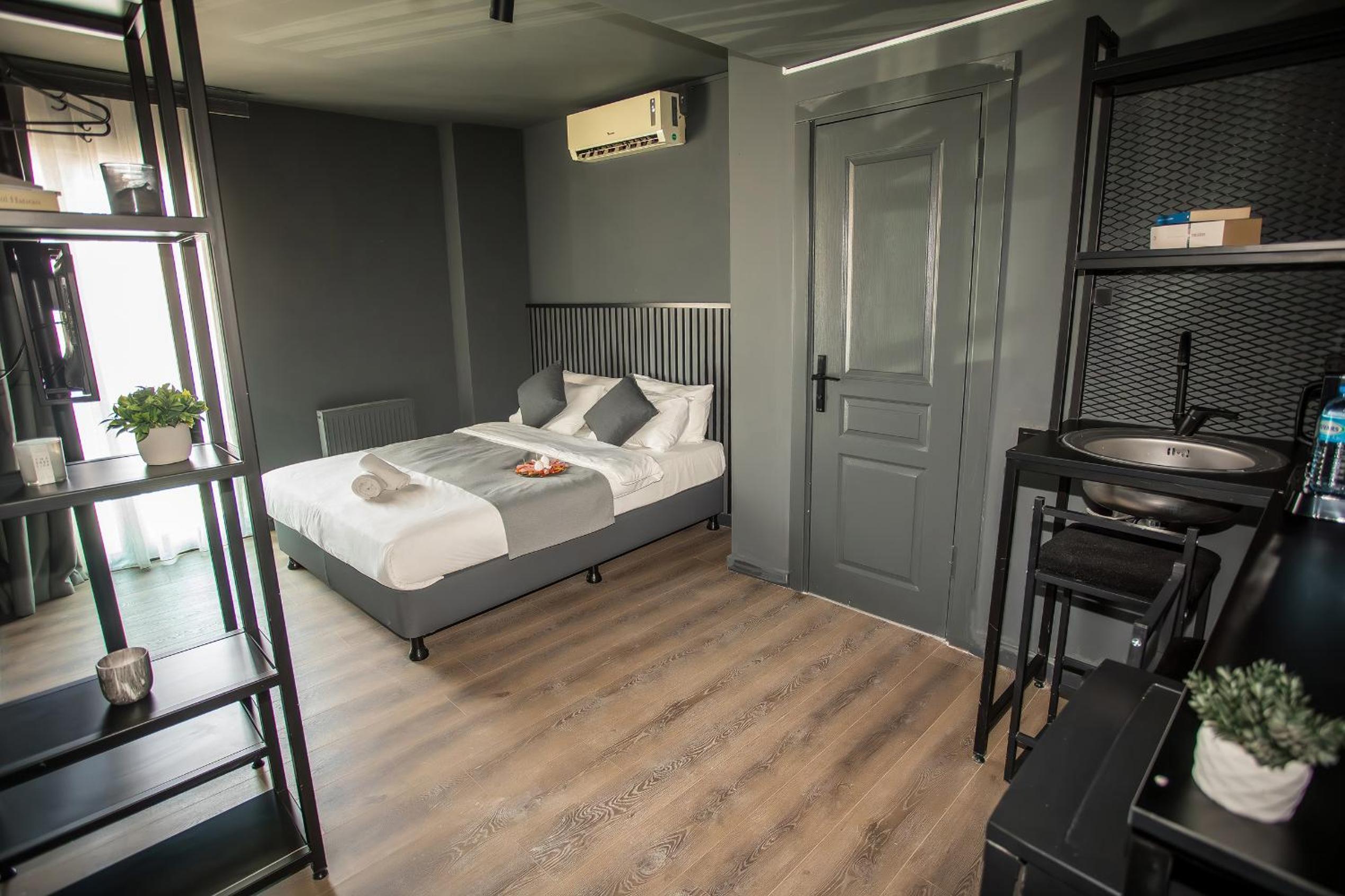 Deluxe Double Room with Bath photo 1