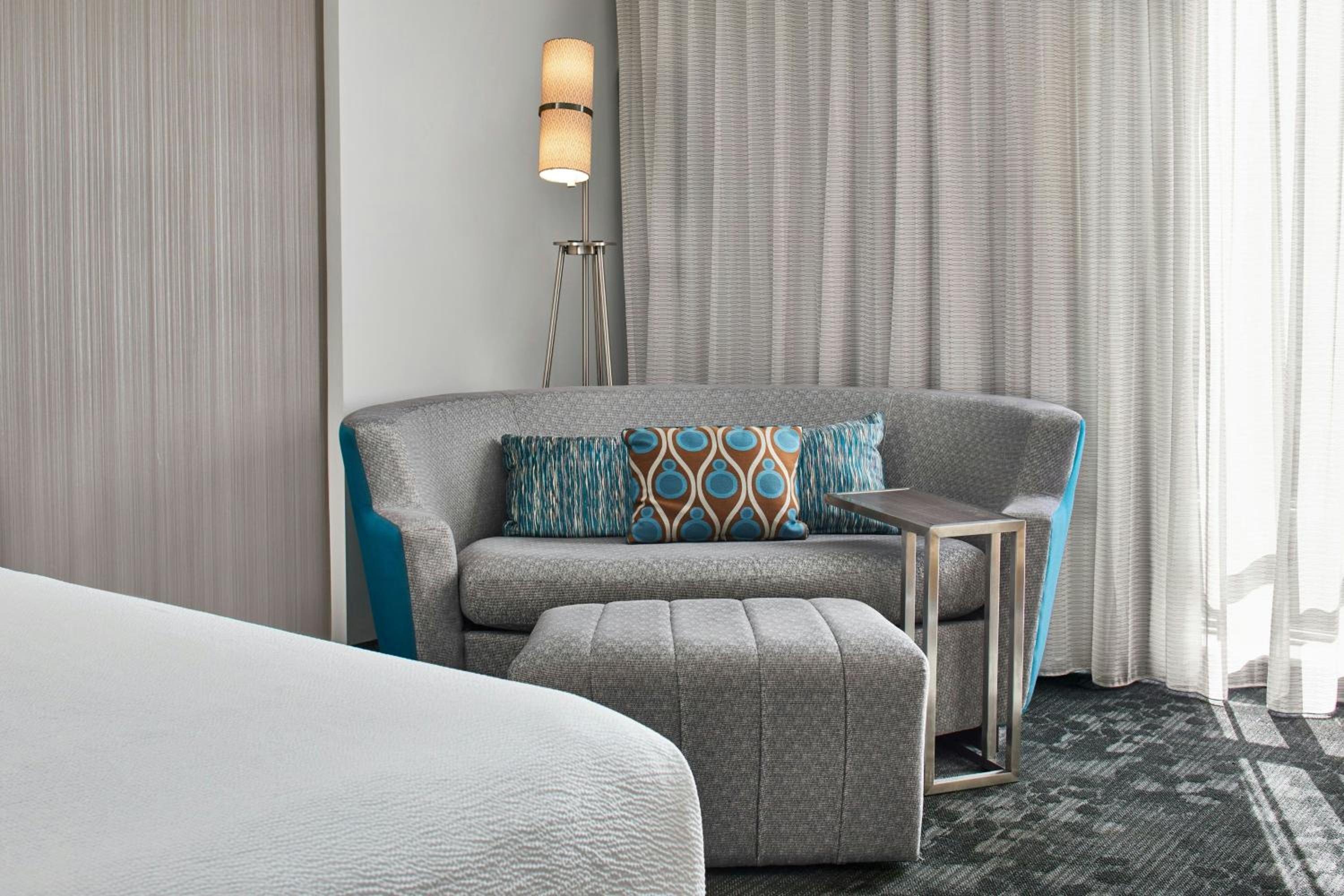 King Room - Mobility Access/Bathtub Accessible photo 2