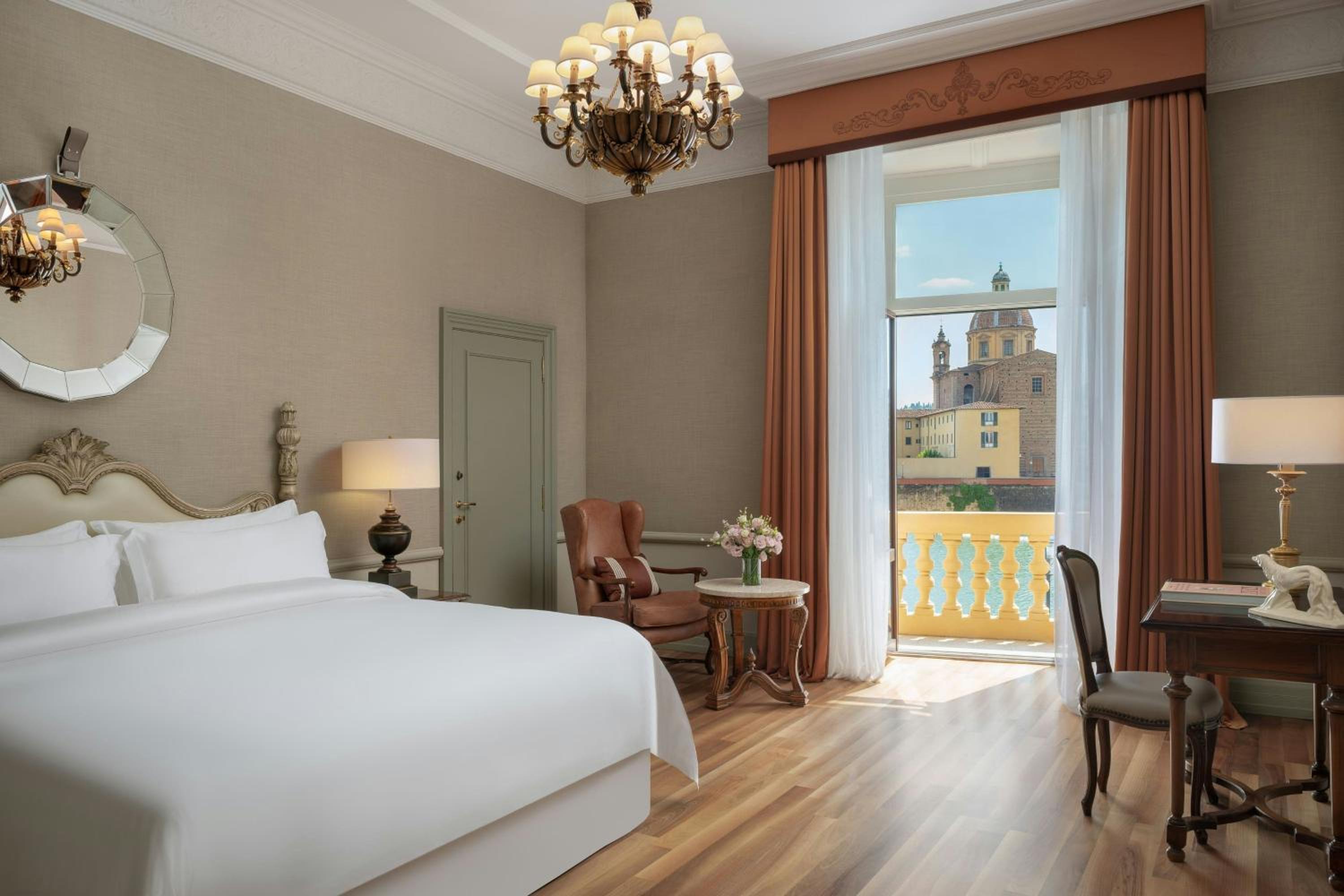 Grand Deluxe King Suite with River View - Photo 2