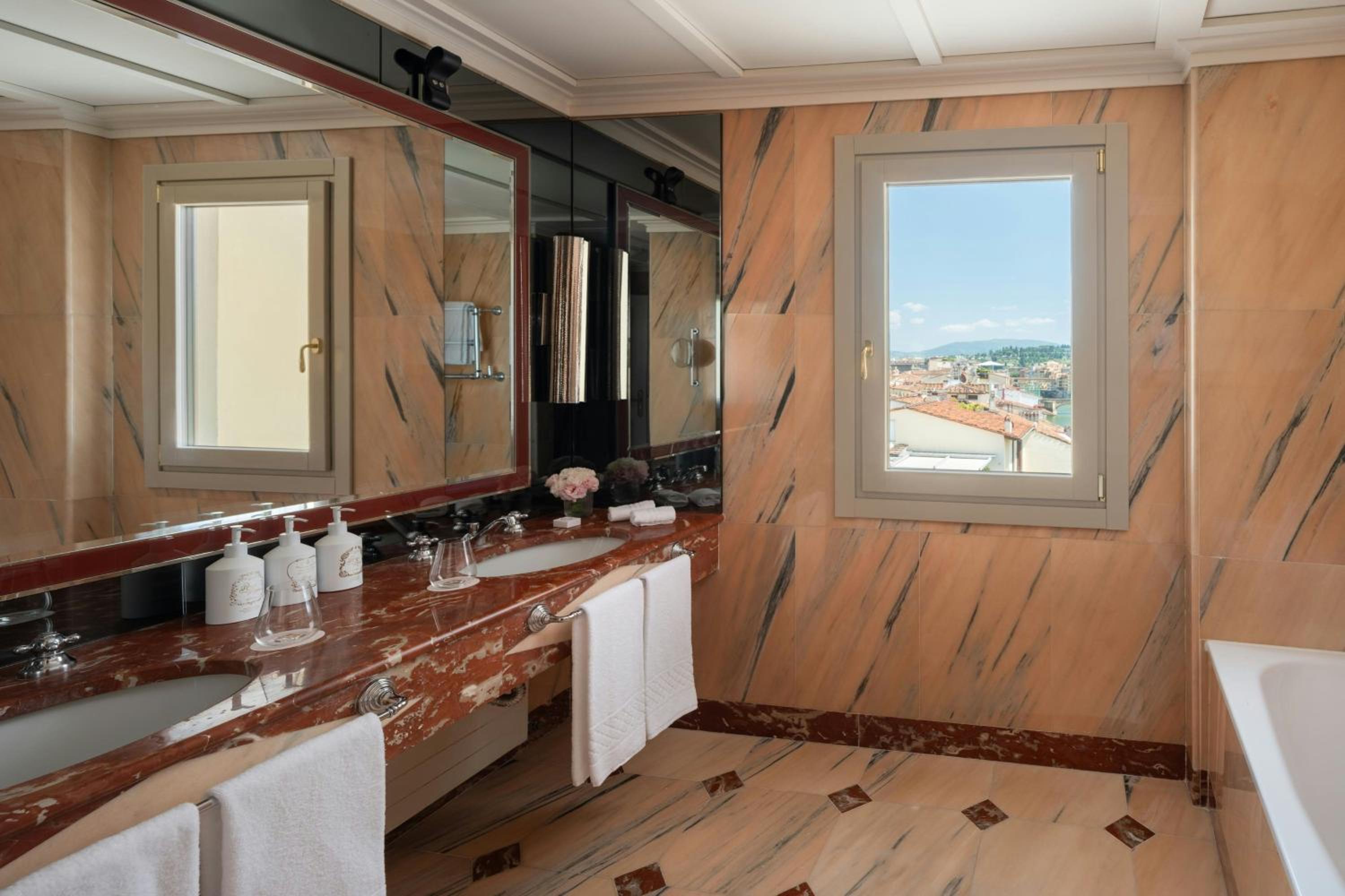 Belvedere King Suite with Terrace and River View - Photo 4