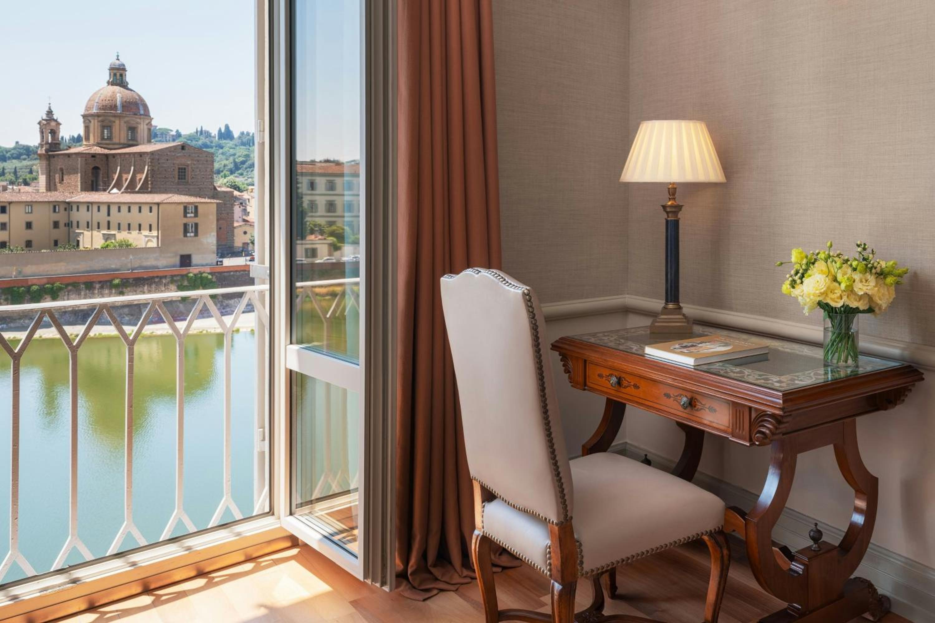Deluxe King Room with River View - Photo 2