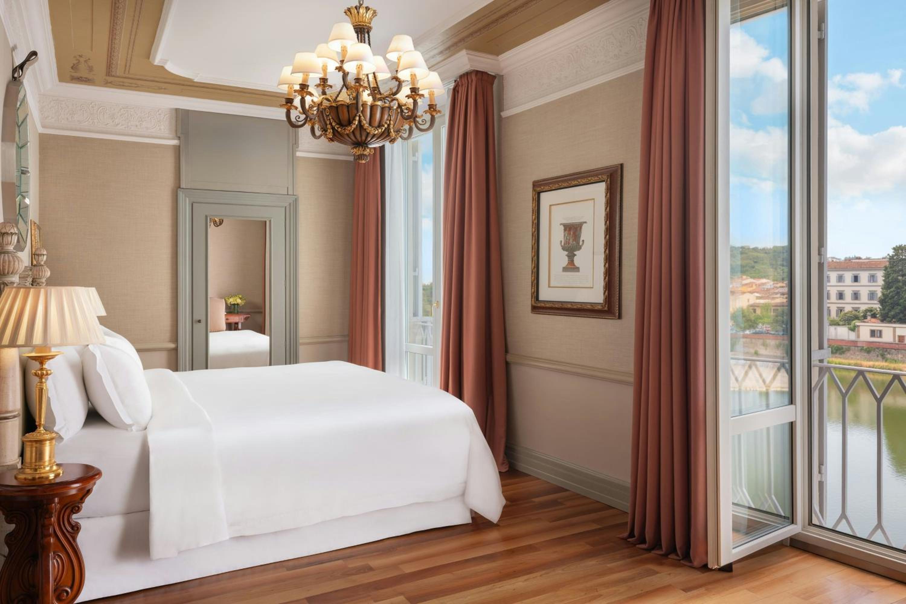 Deluxe King Room with River View - Photo 1