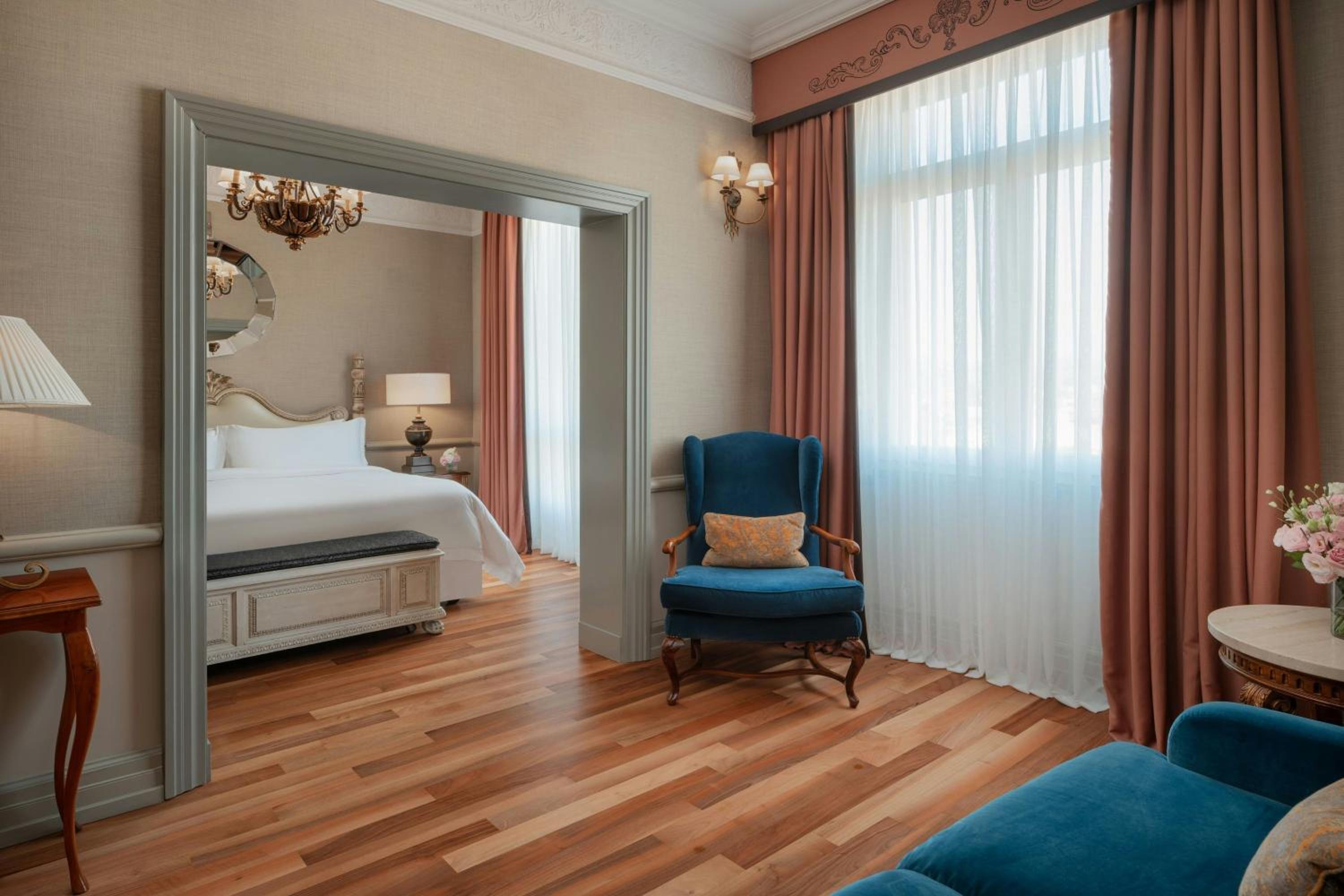 Classic Junior King Suite - Photo 1