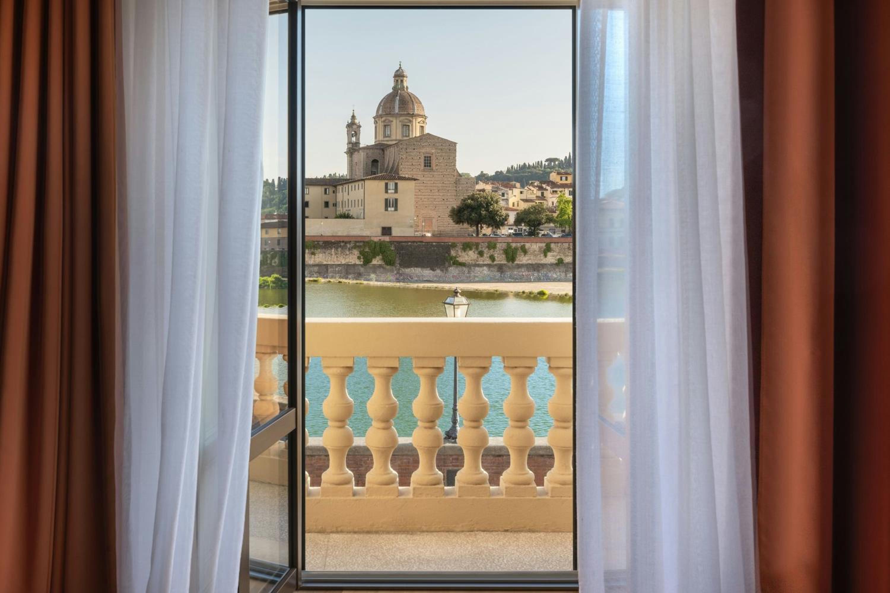 Grand Deluxe King Suite with River View - Photo 3