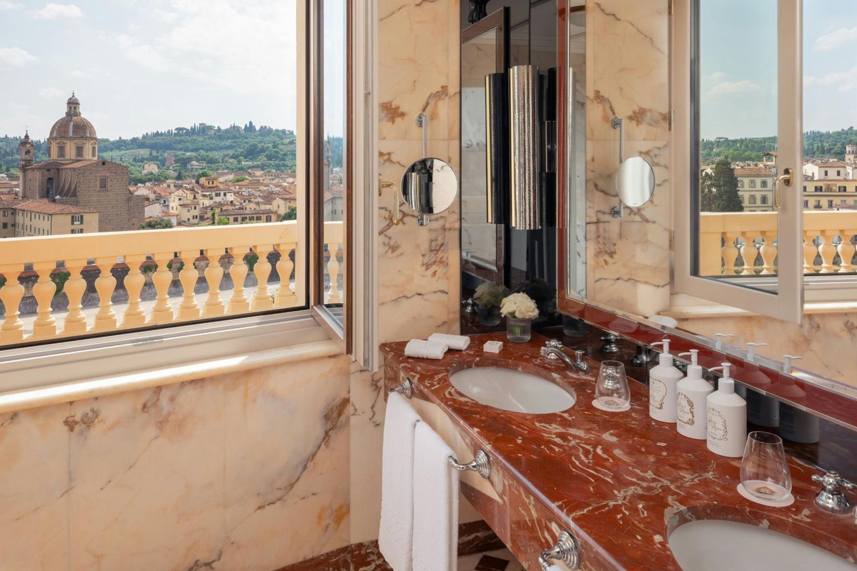 Penthouse King Room with Terrace - Photo 3