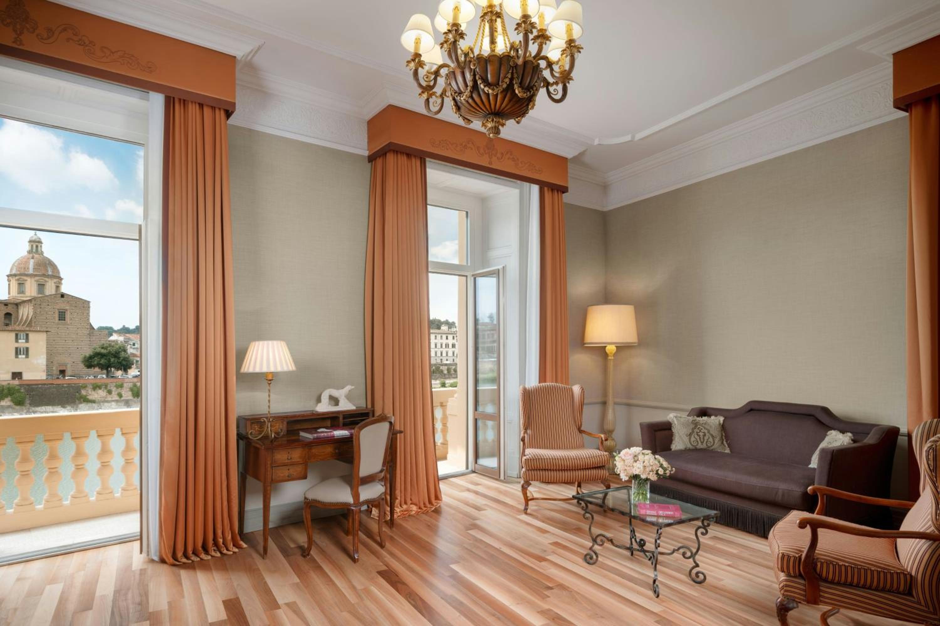 Grand Deluxe King Suite with River View - Photo 1
