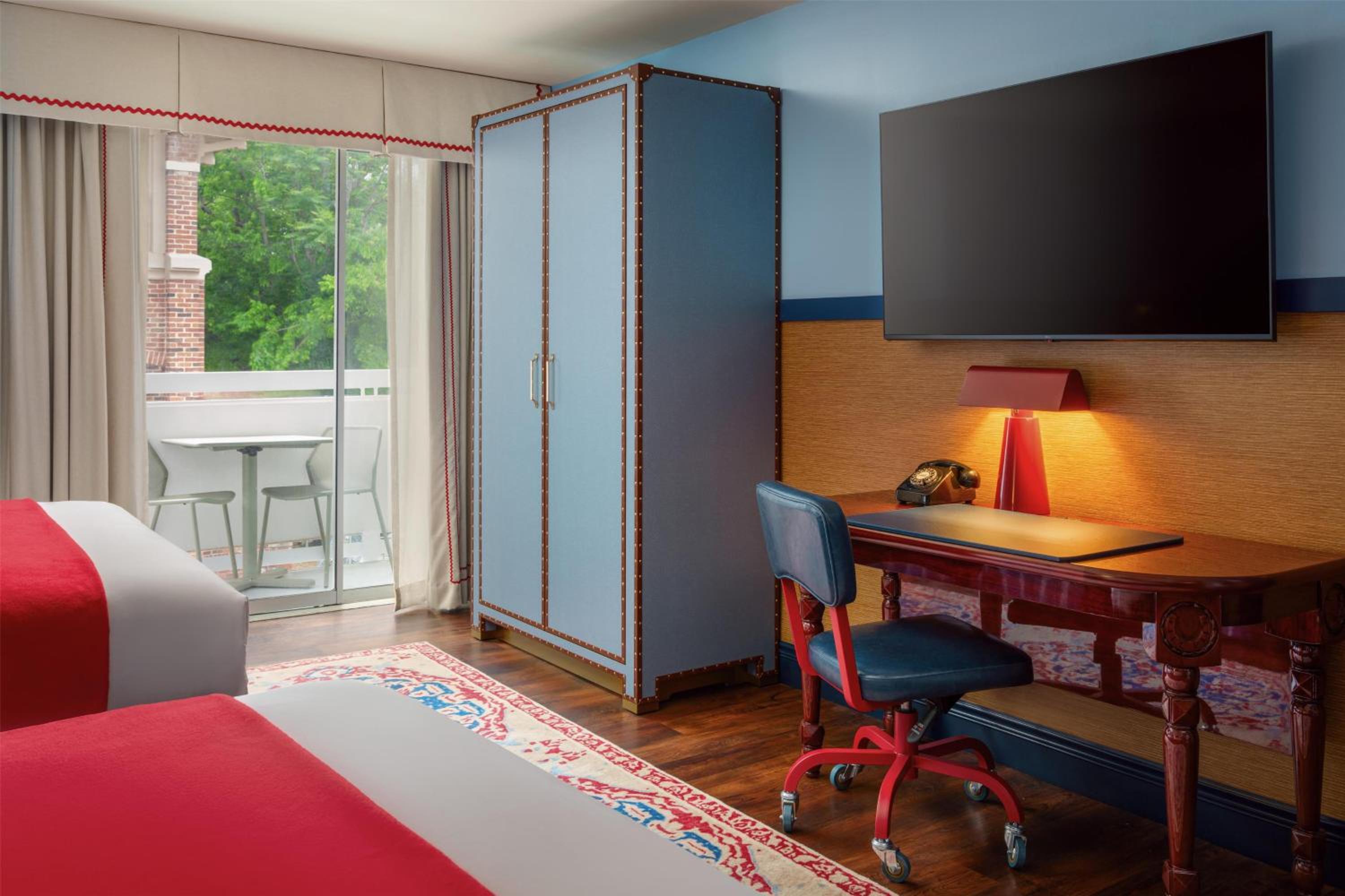 Graduate Queen Room with Two Queen Beds and Balcony - Photo 1