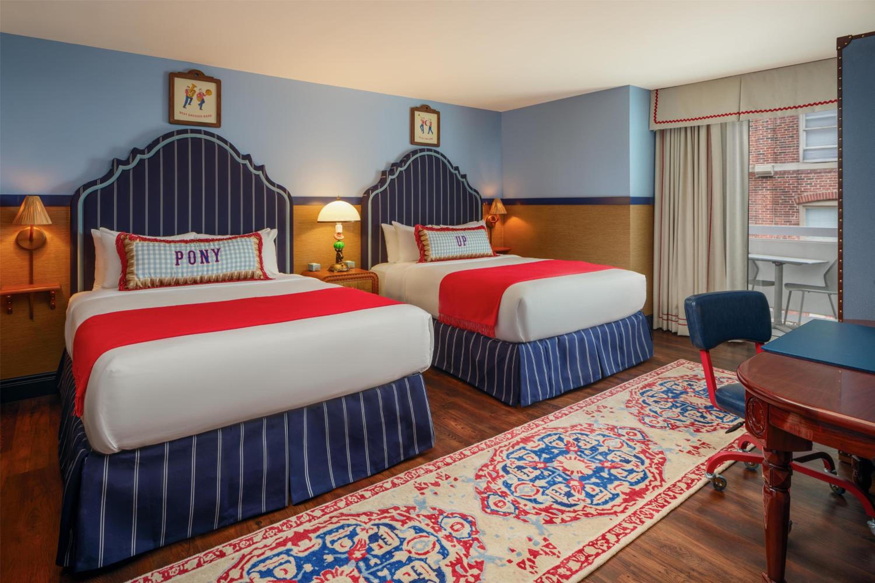Graduate Queen Room with Two Queen Beds and Balcony - Photo 2