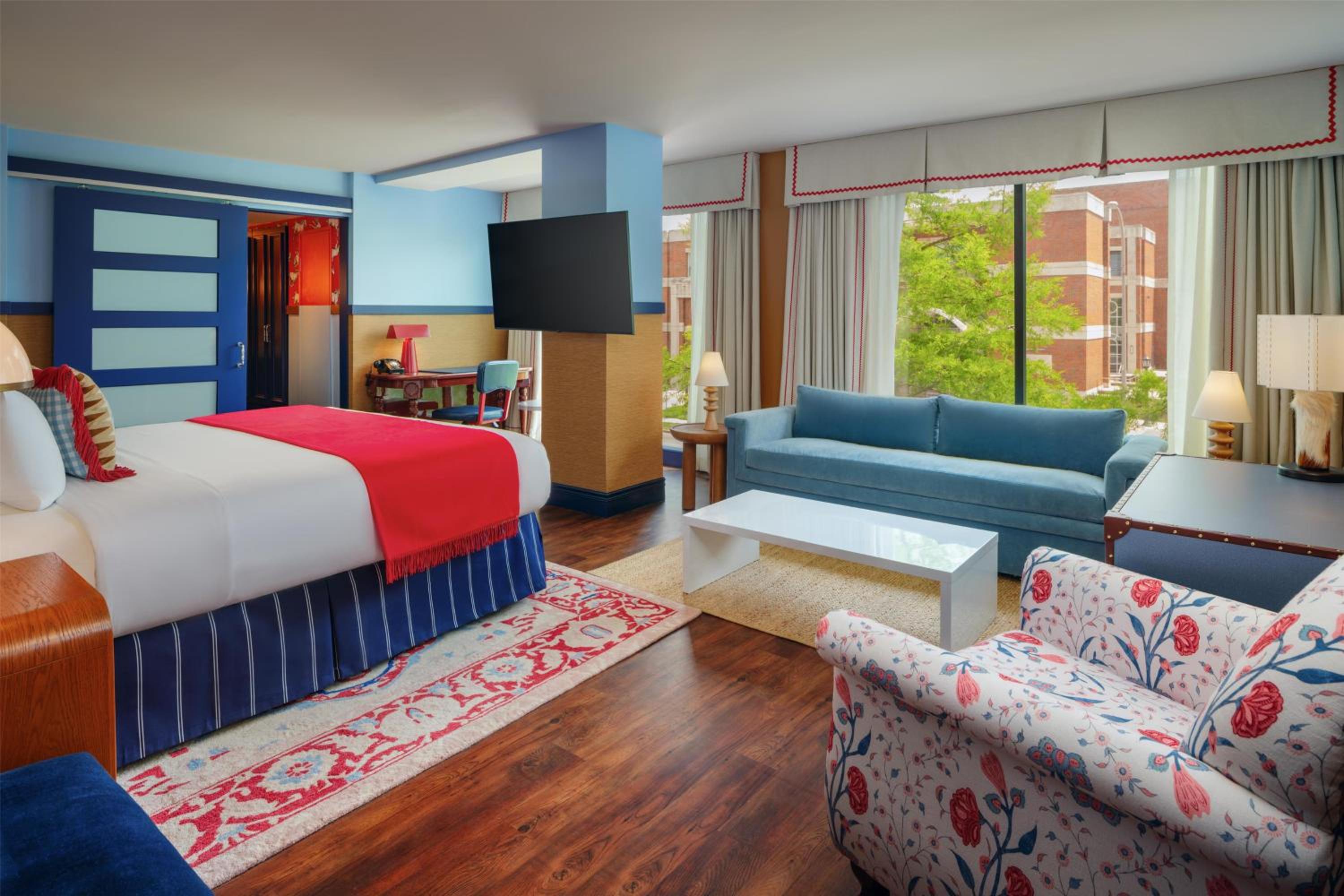 Graduate Deluxe King Room with University View - Photo 4