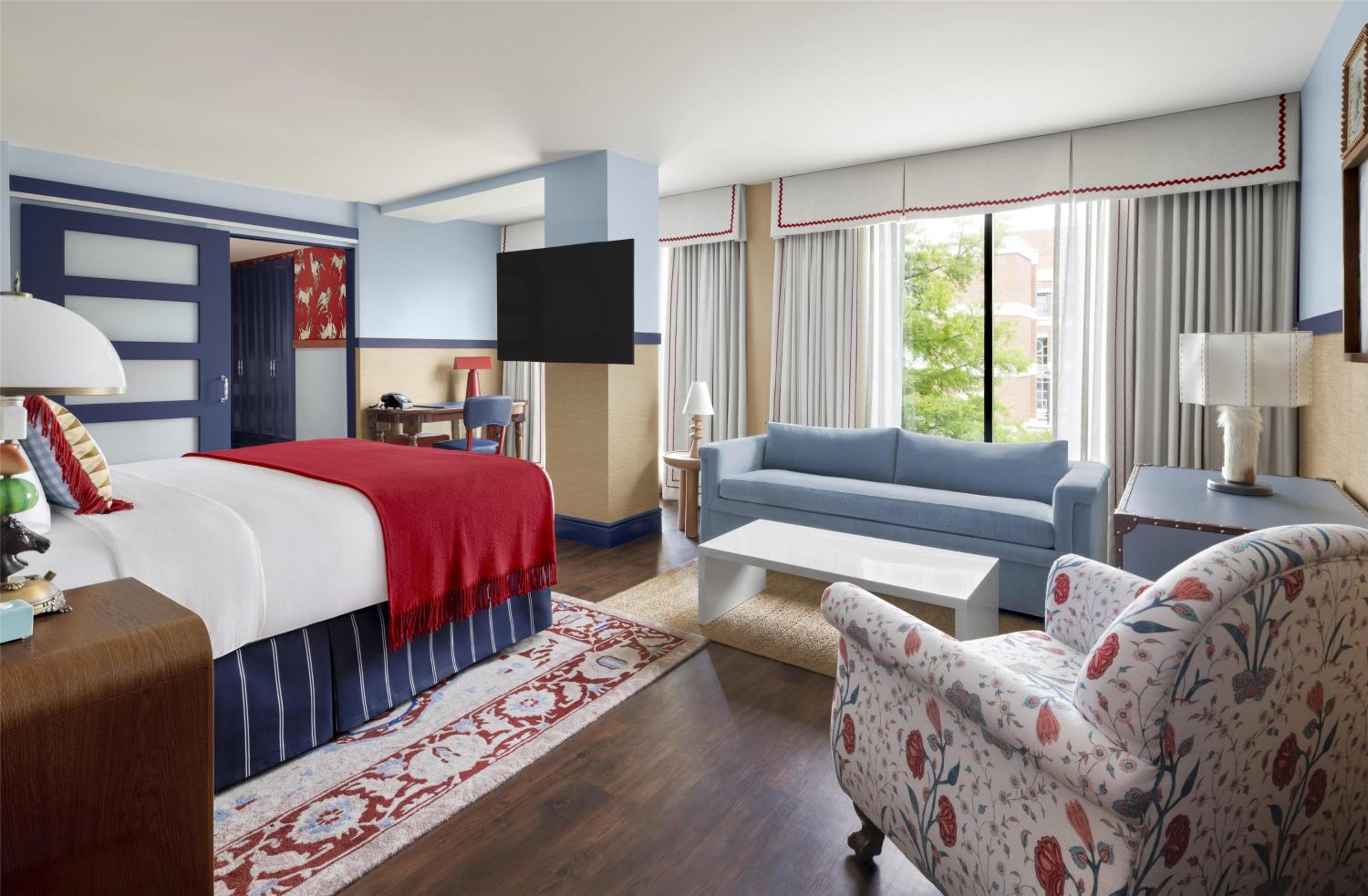 Graduate Deluxe King Room with University View - Photo 5