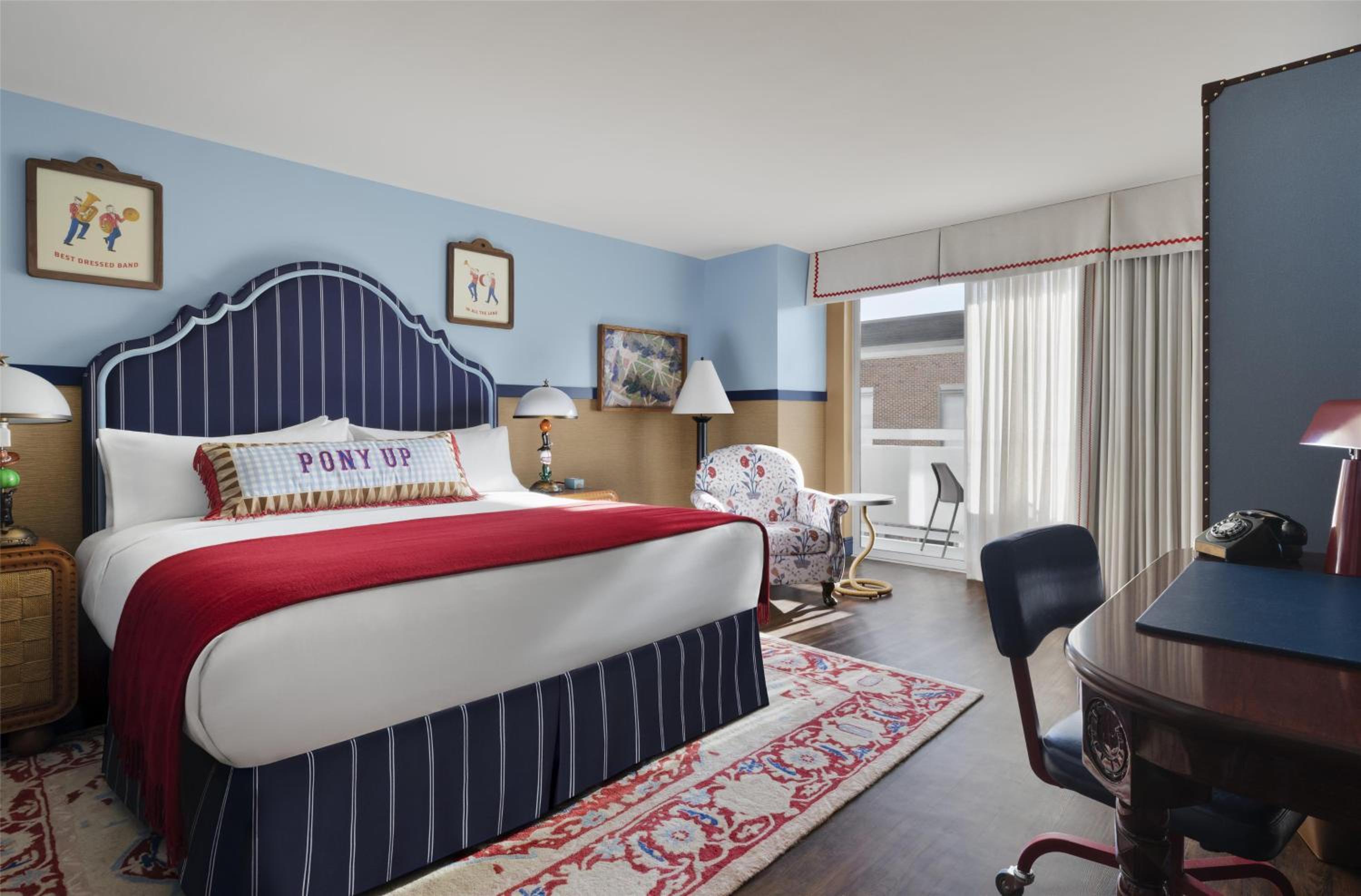 Graduate King Room with Balcony - Photo 5