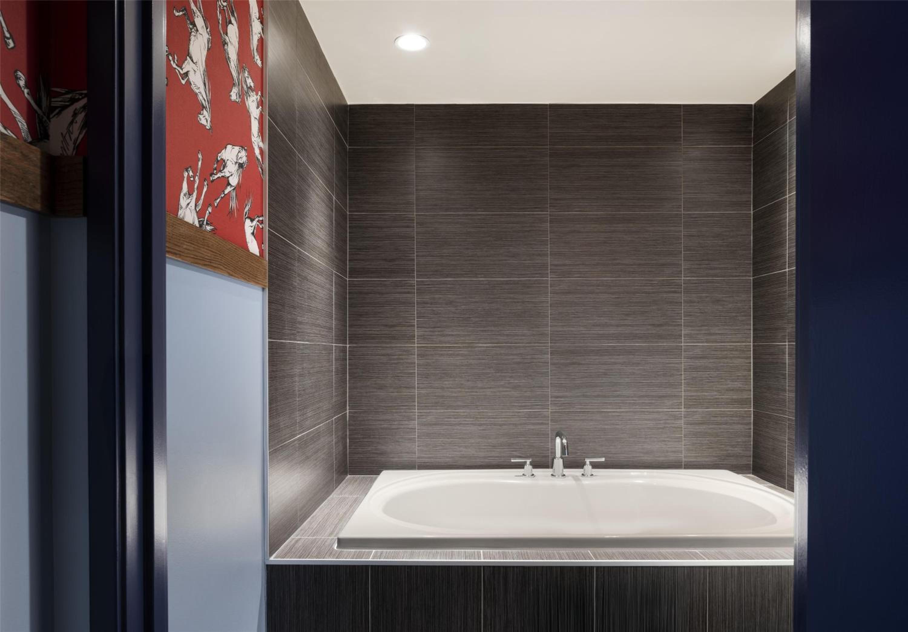 Presidential King Suite photo 3