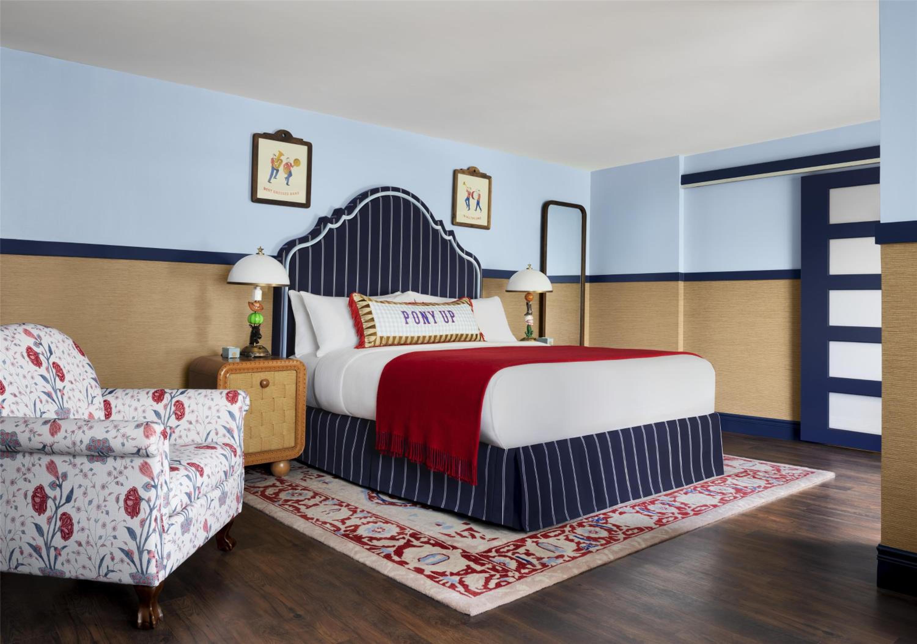 Graduate Deluxe King Room with University View - Photo 11