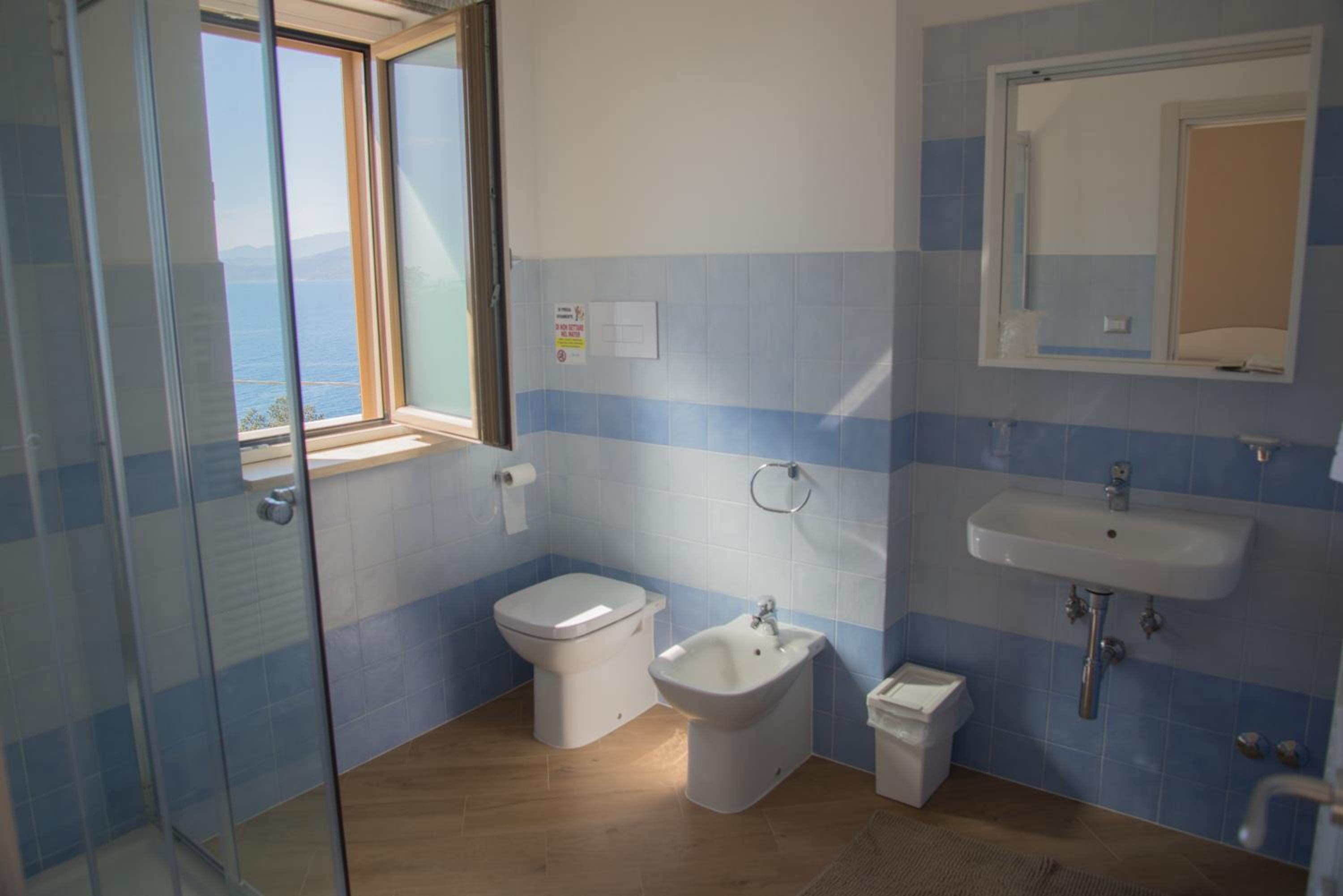 Deluxe Double Room with Sea View photo 2