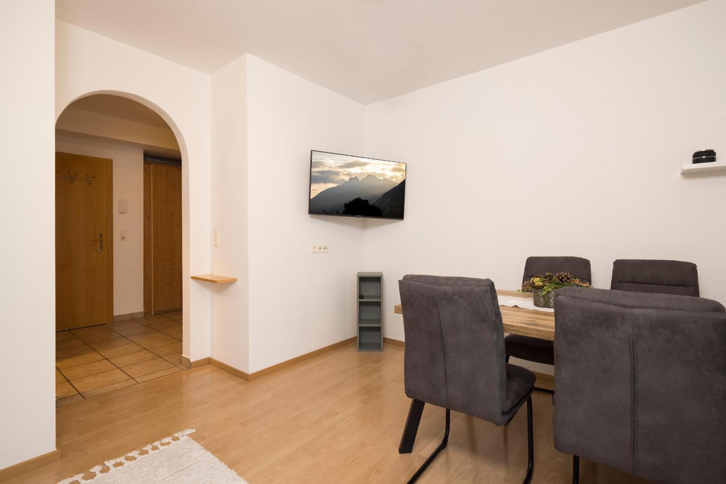 One-Bedroom Apartment photo 2