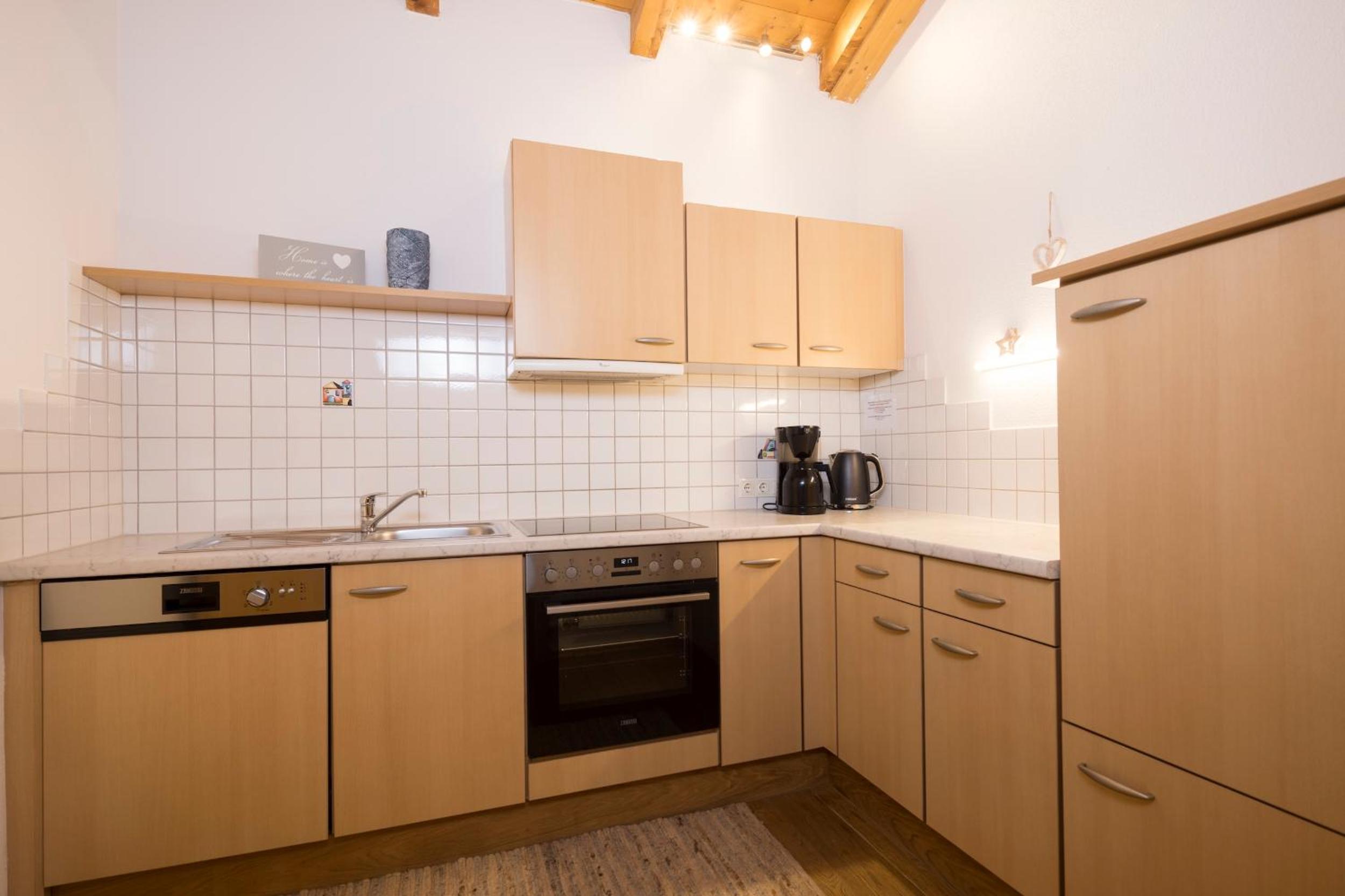 One-Bedroom Apartment with Balcony and Mountain View   photo 2