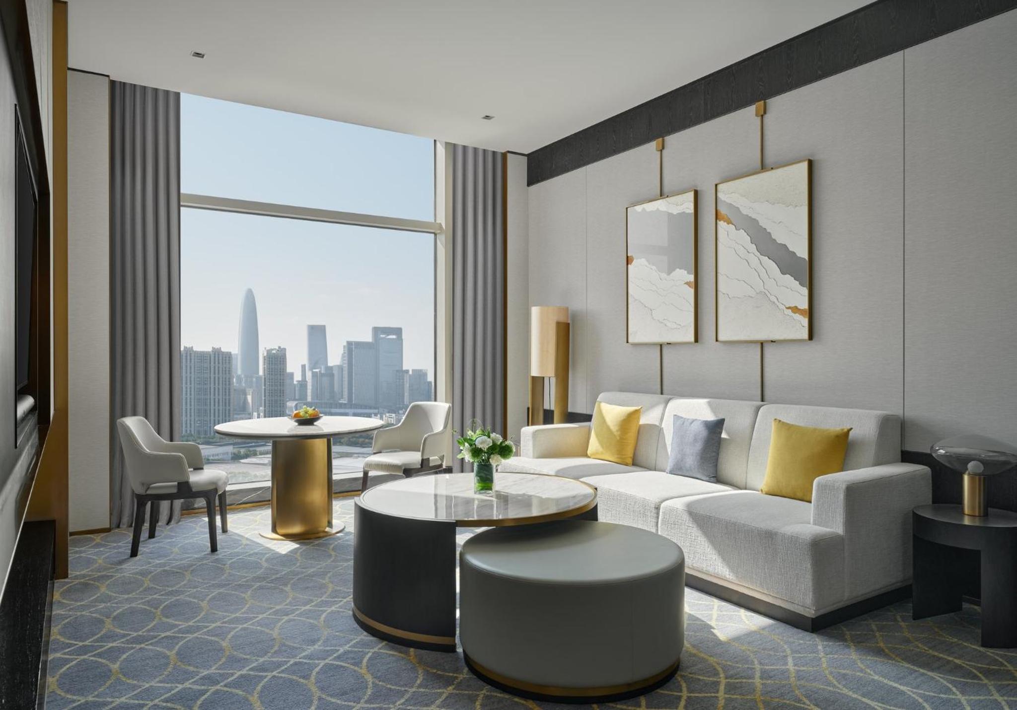 One-Bedroom Suite with Two Double Beds and City View - Club Lounge Access