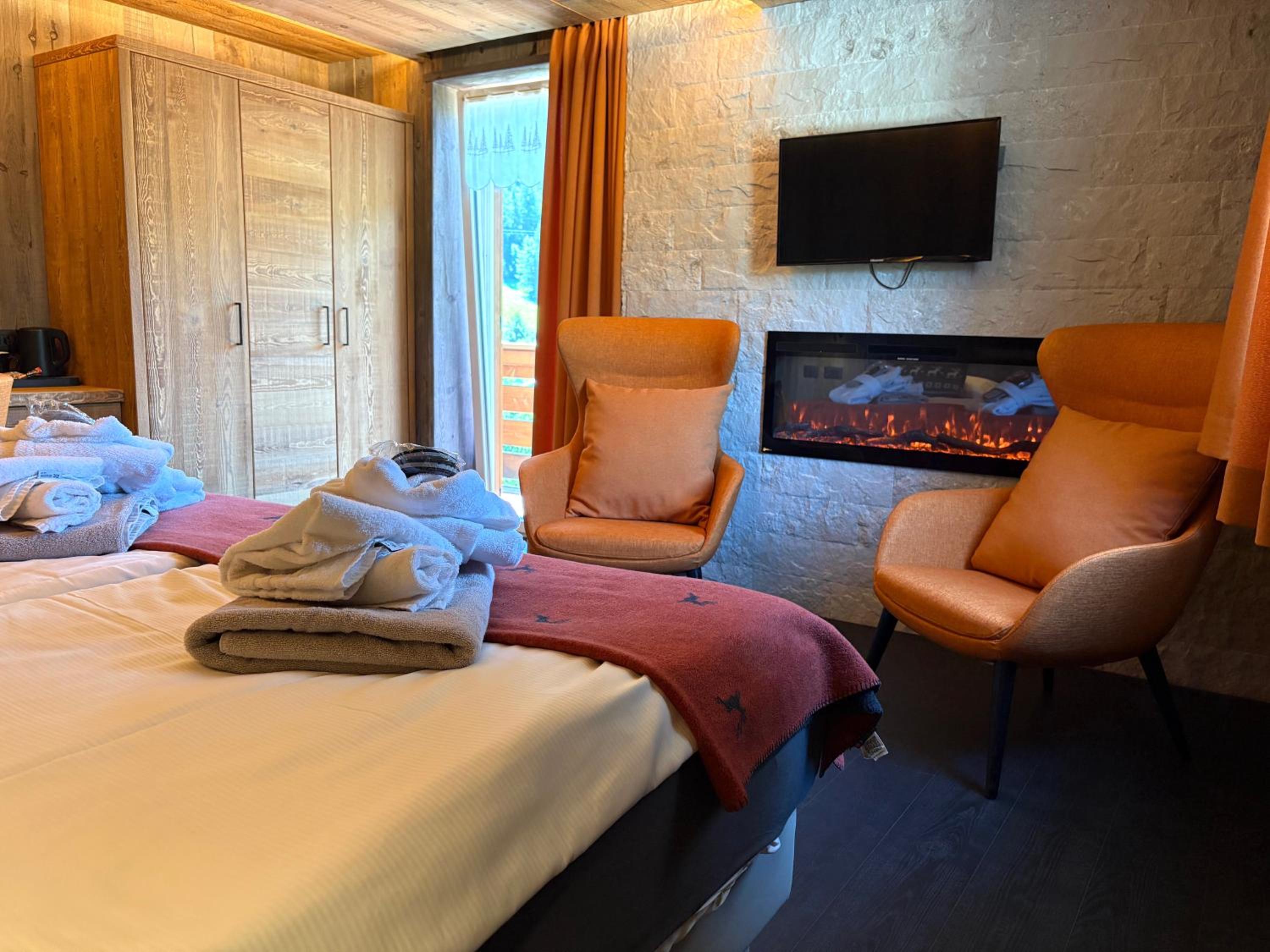 Deluxe Junior Suite photo 3