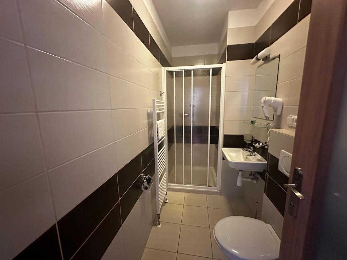 Twin Room with Bathroom