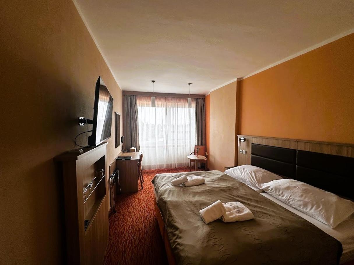 Twin Room - Photo 1