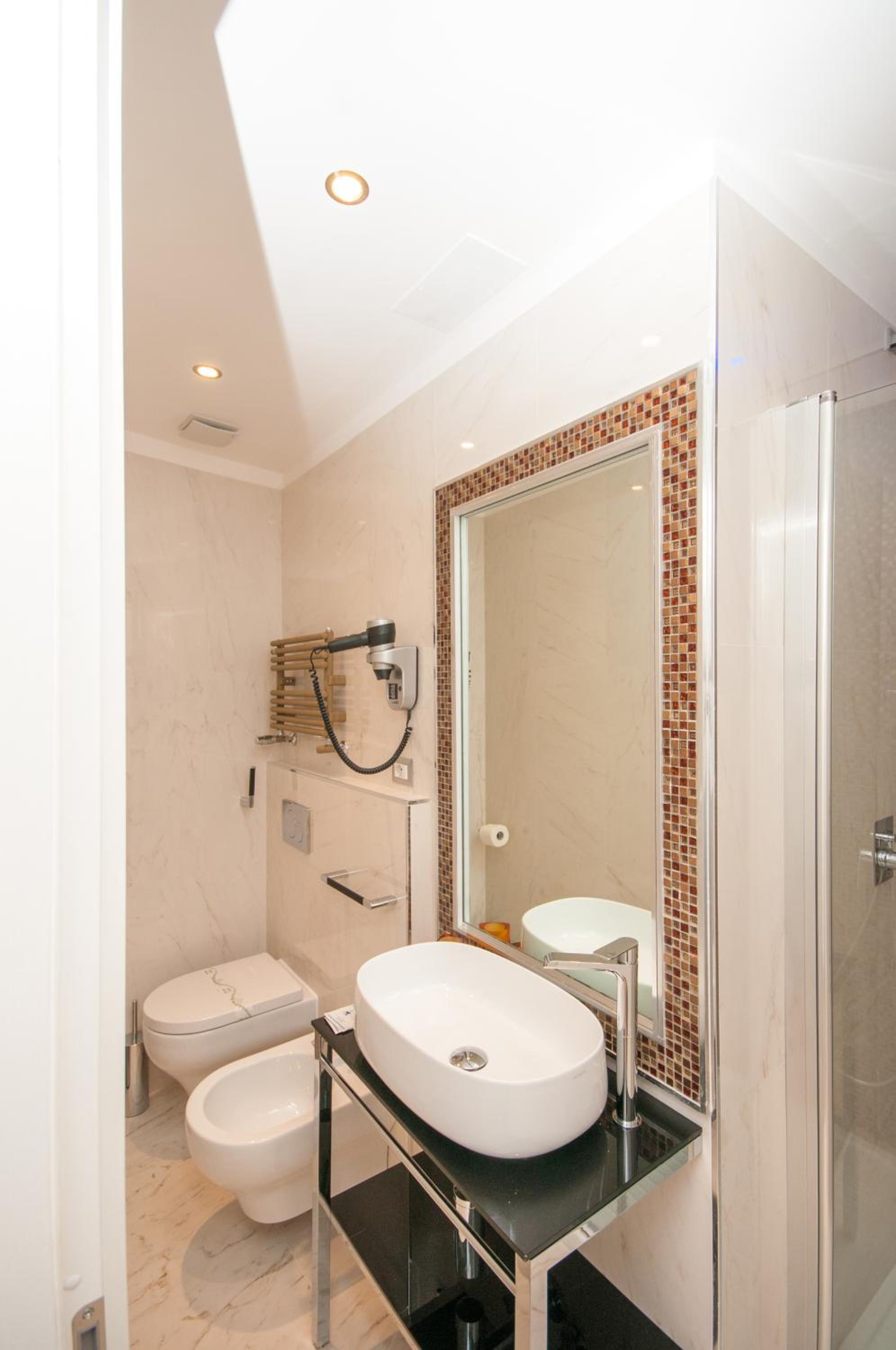 Double Room with Extra Bed photo 2