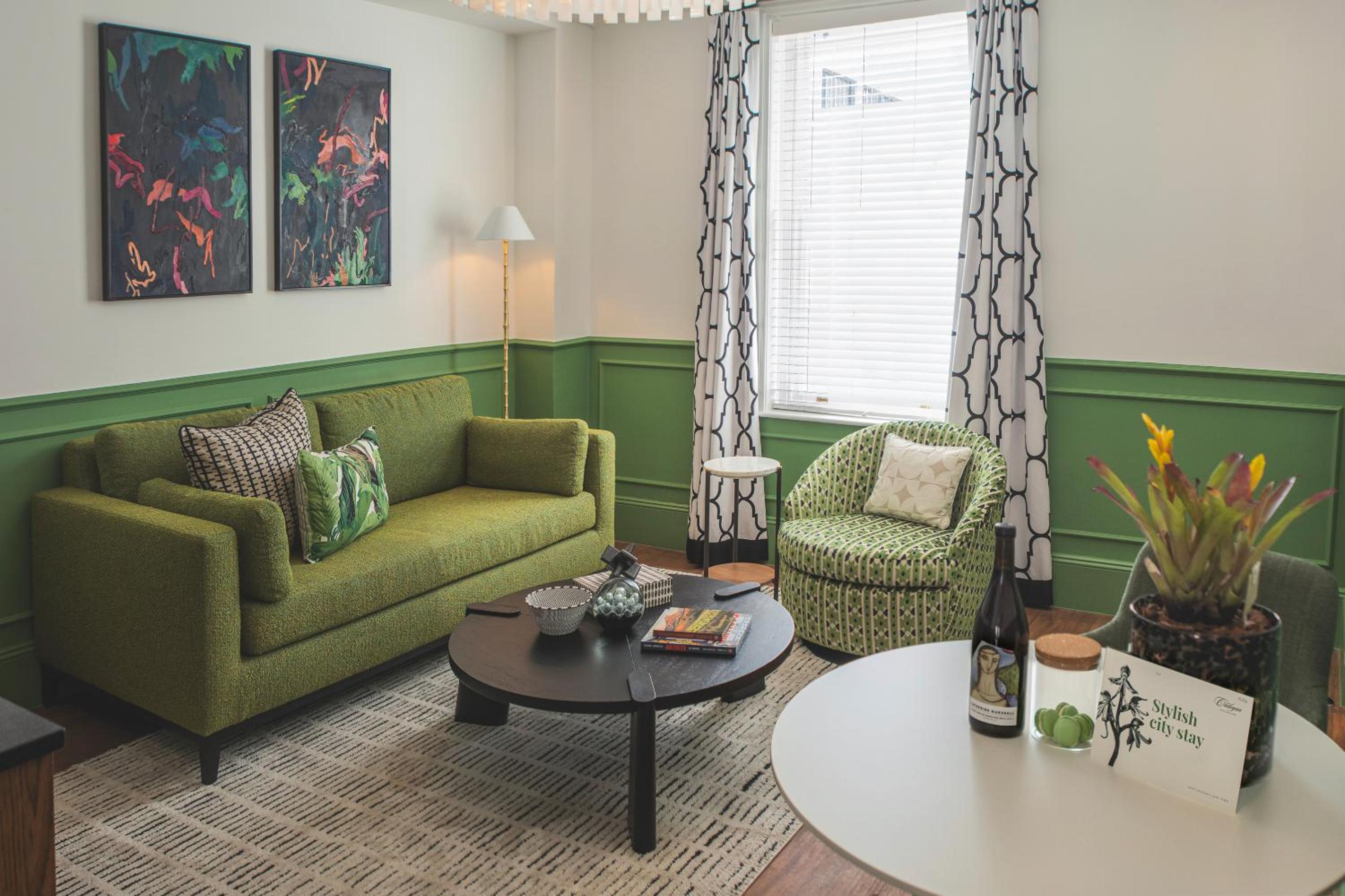 Suite - Photo 2
