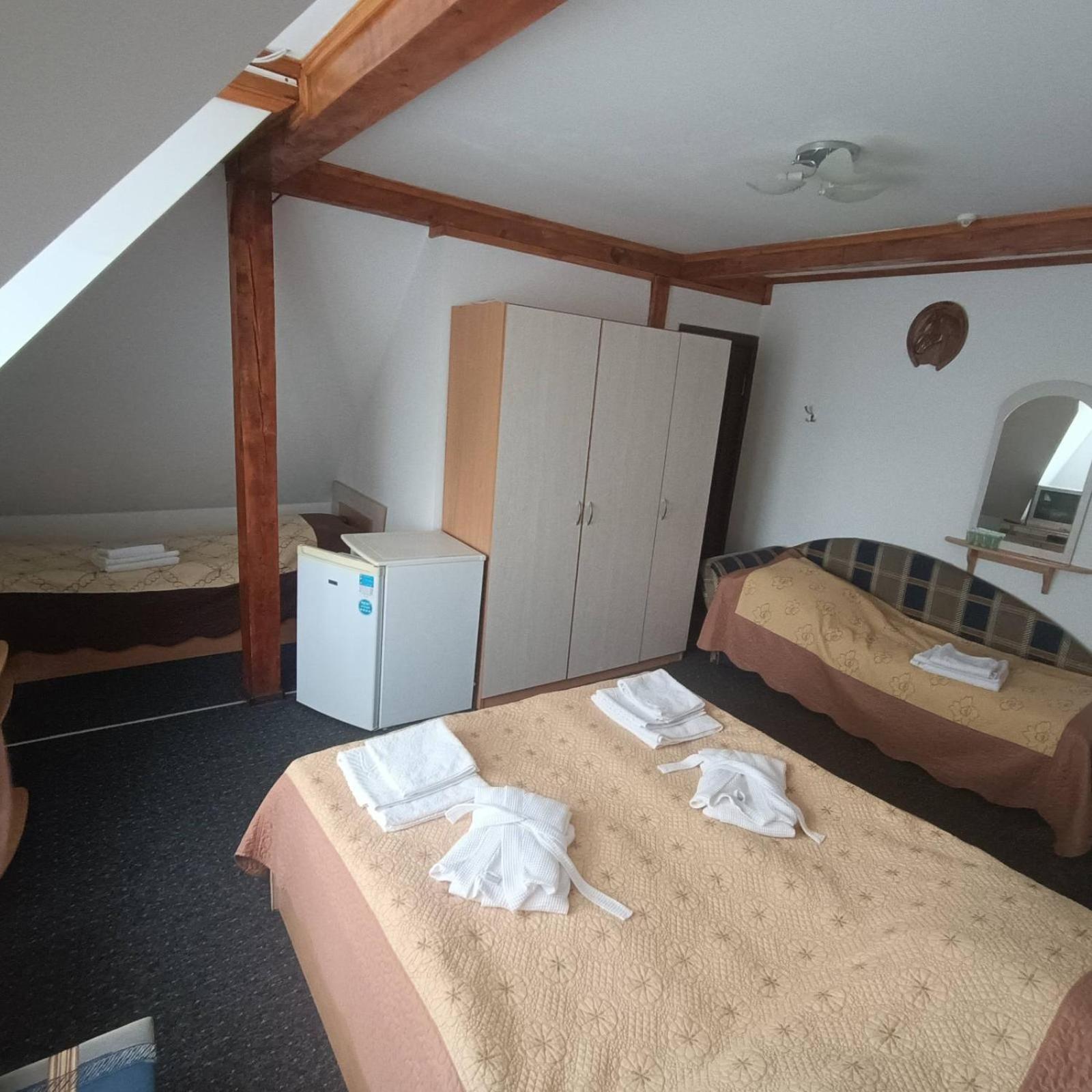 Quadruple Room with Shared Bathroom photo 1