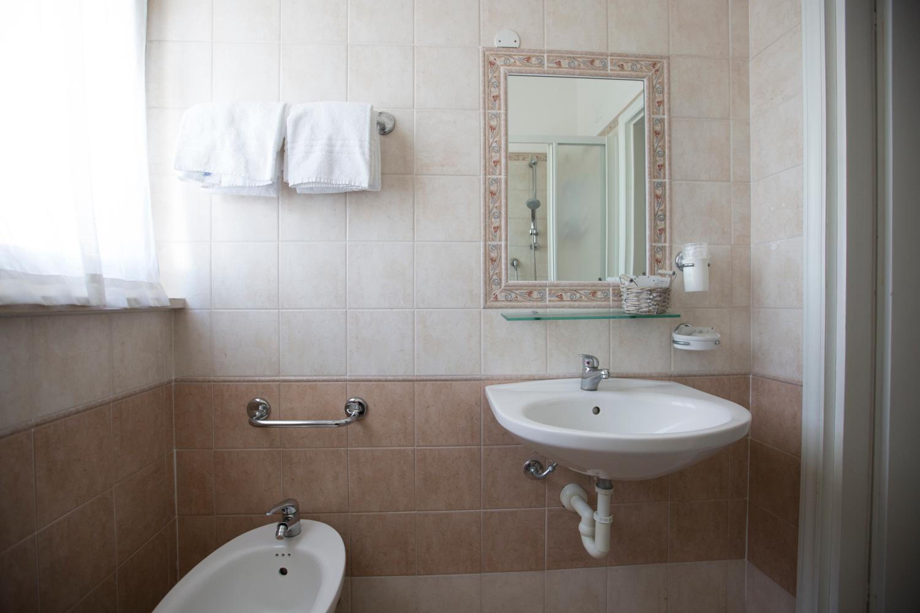 Double or Twin Room - Photo 2