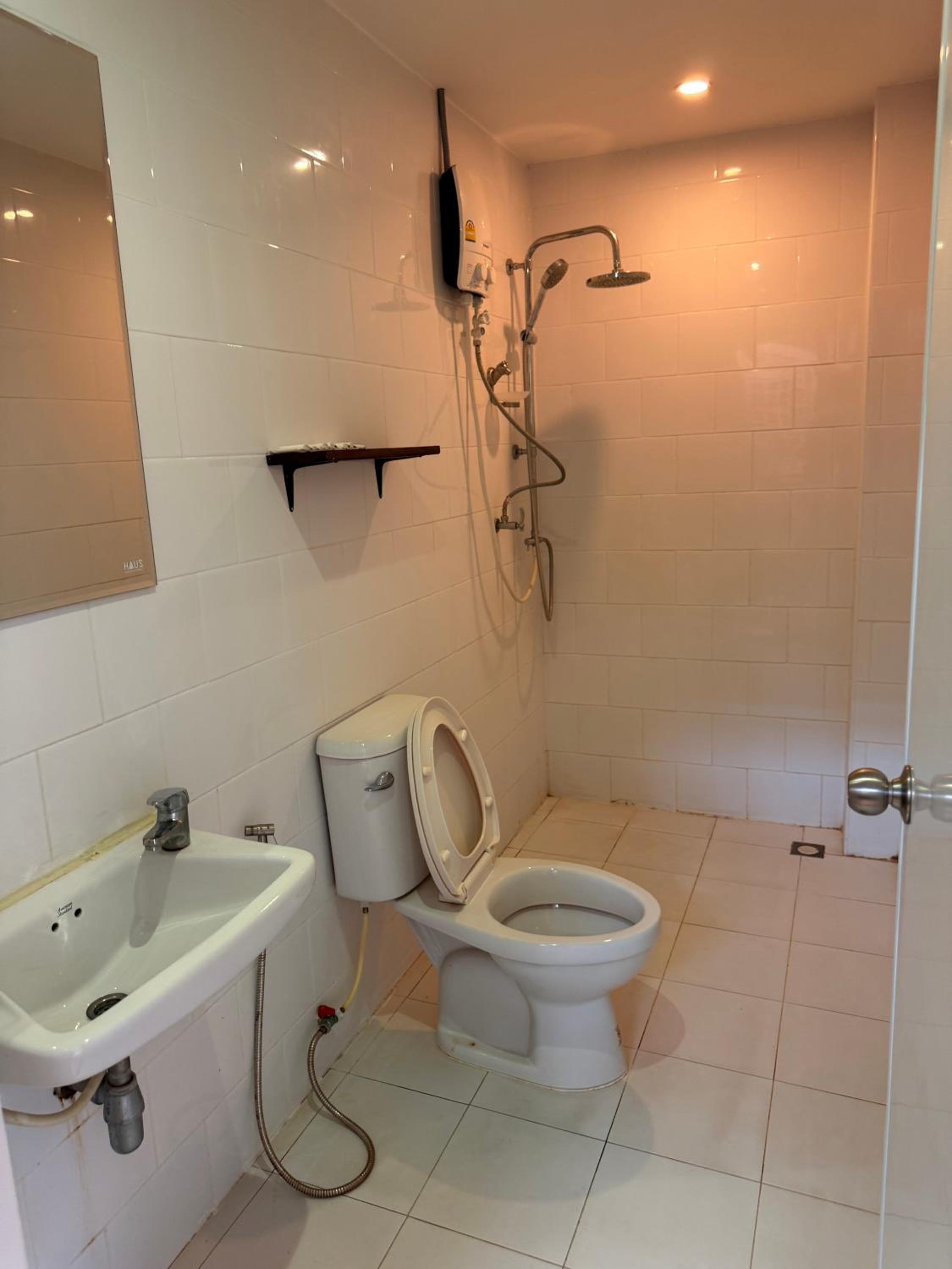 Quadruple Room with Private Bathroom photo 1