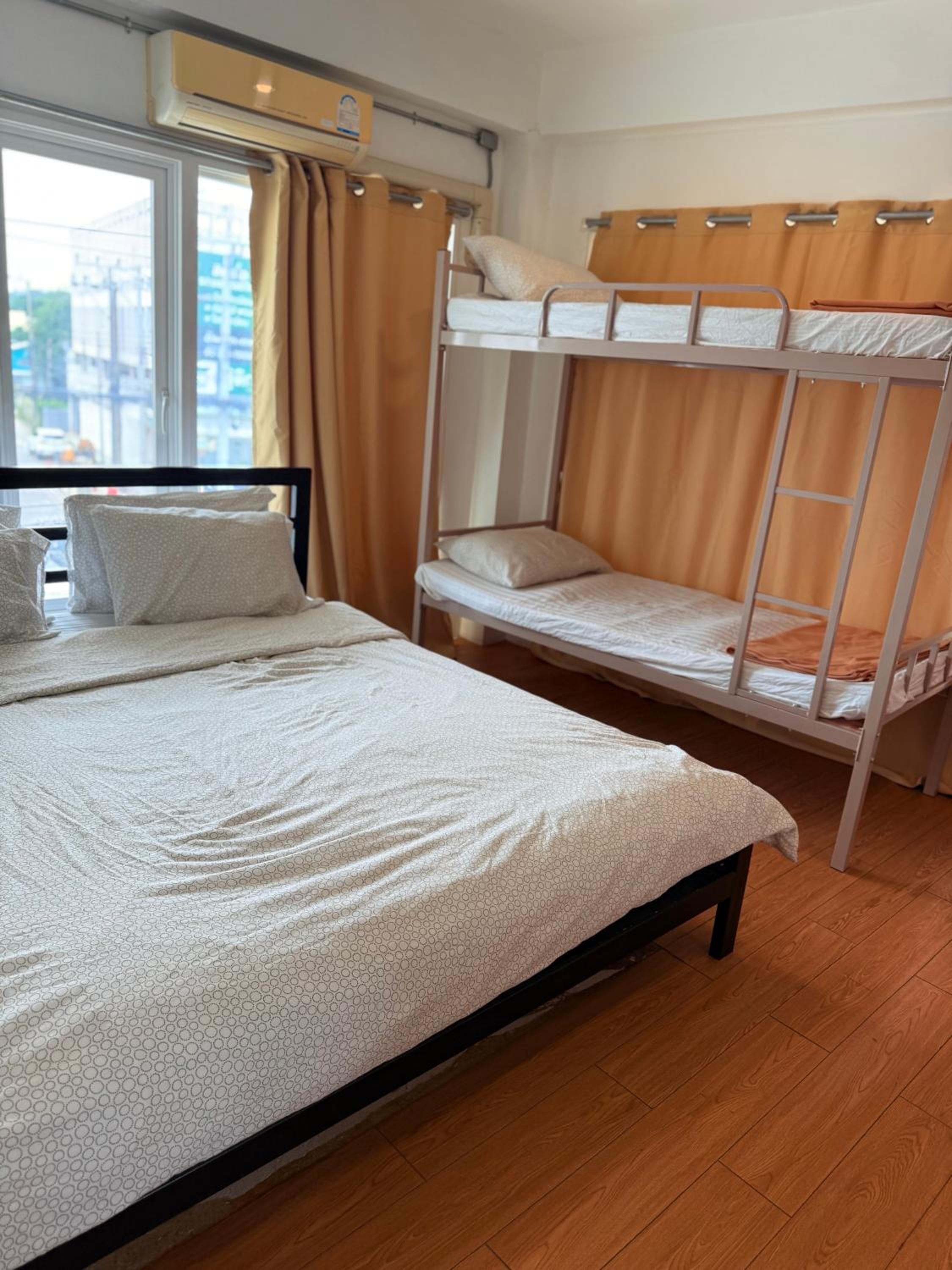 Quadruple Room with Private Bathroom photo 1
