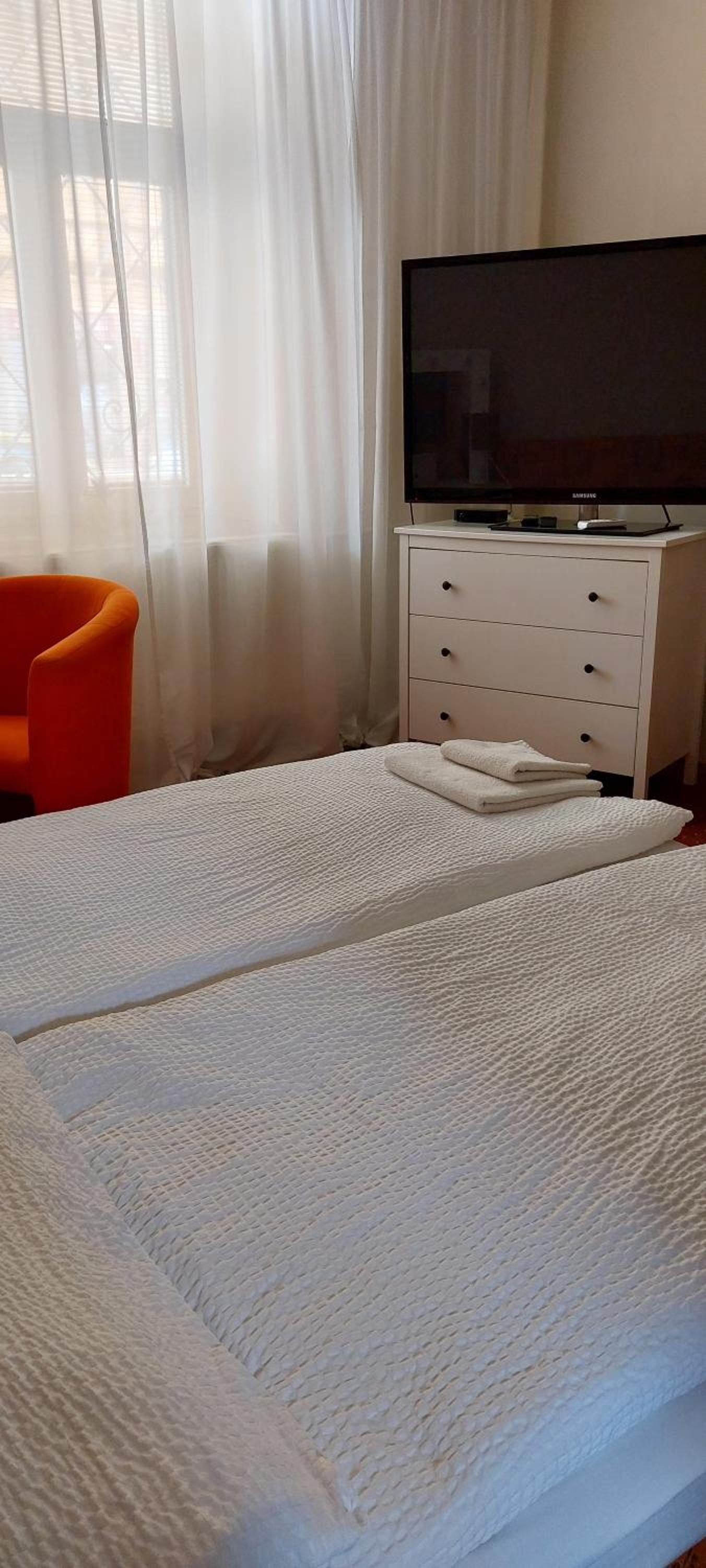 Double Room - Photo 4