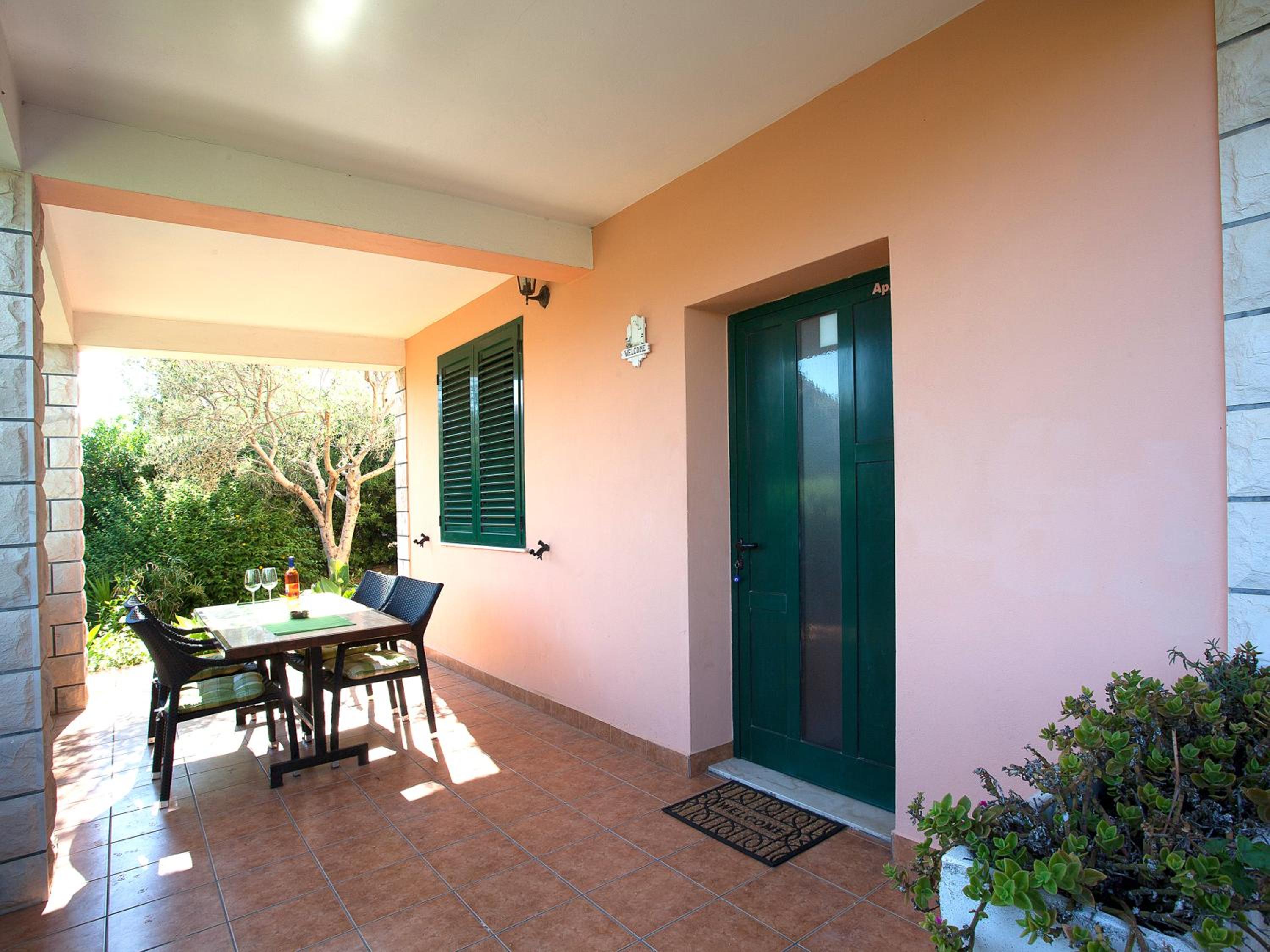 One-Bedroom Apartment with Terrace photo 3