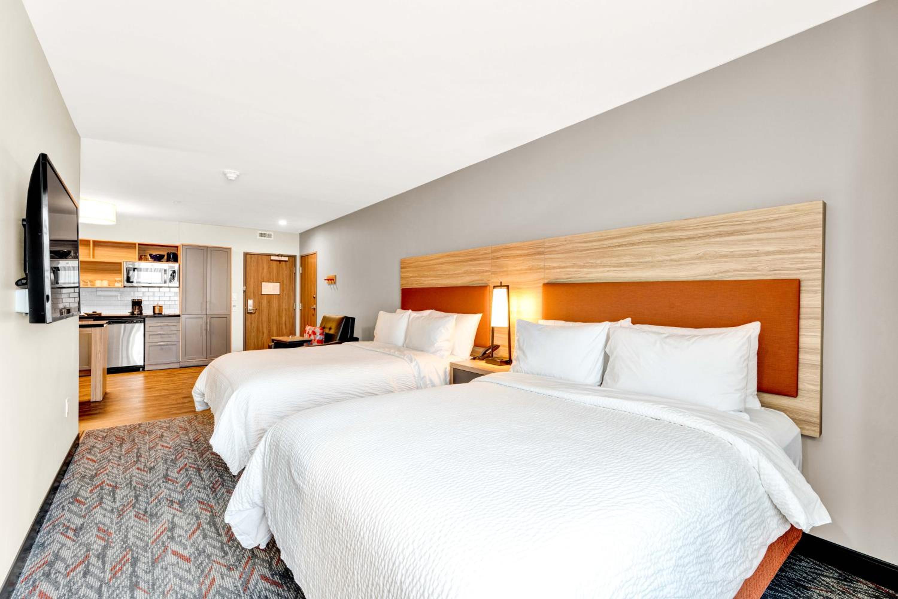 Queen Studio Suite with Two Queen Beds and Living/Dining Area  - Photo 5