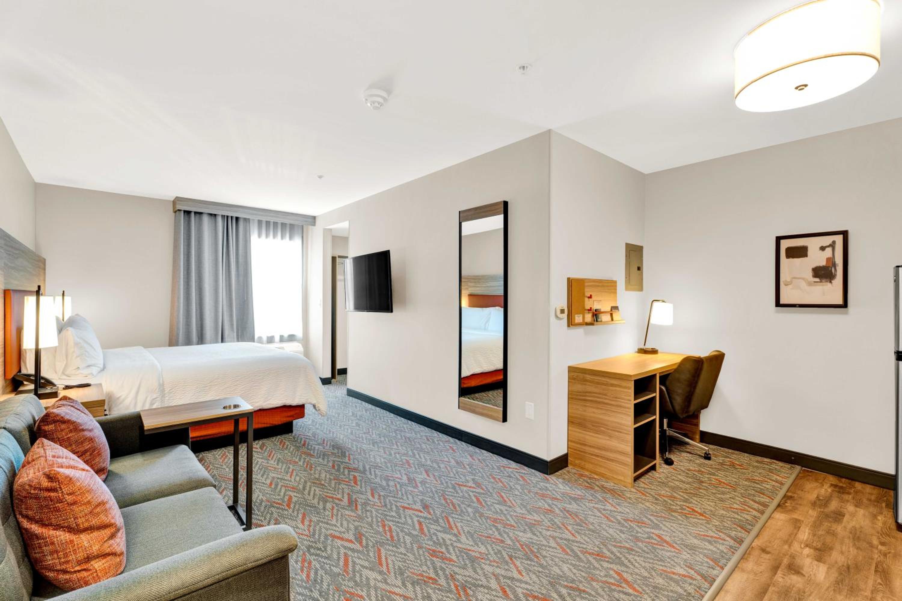 King Studio Suite and Single Sofa Bed - Photo 2
