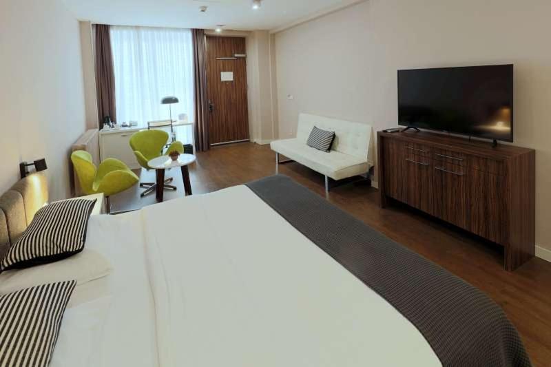 Double Room with Sofa Bed photo 2