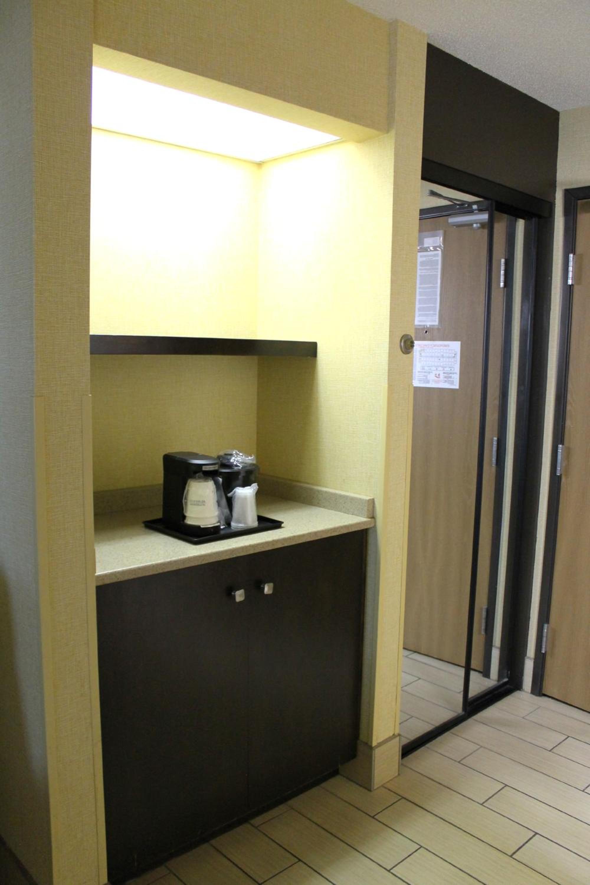 King Suite - Non-Smoking - Photo 1