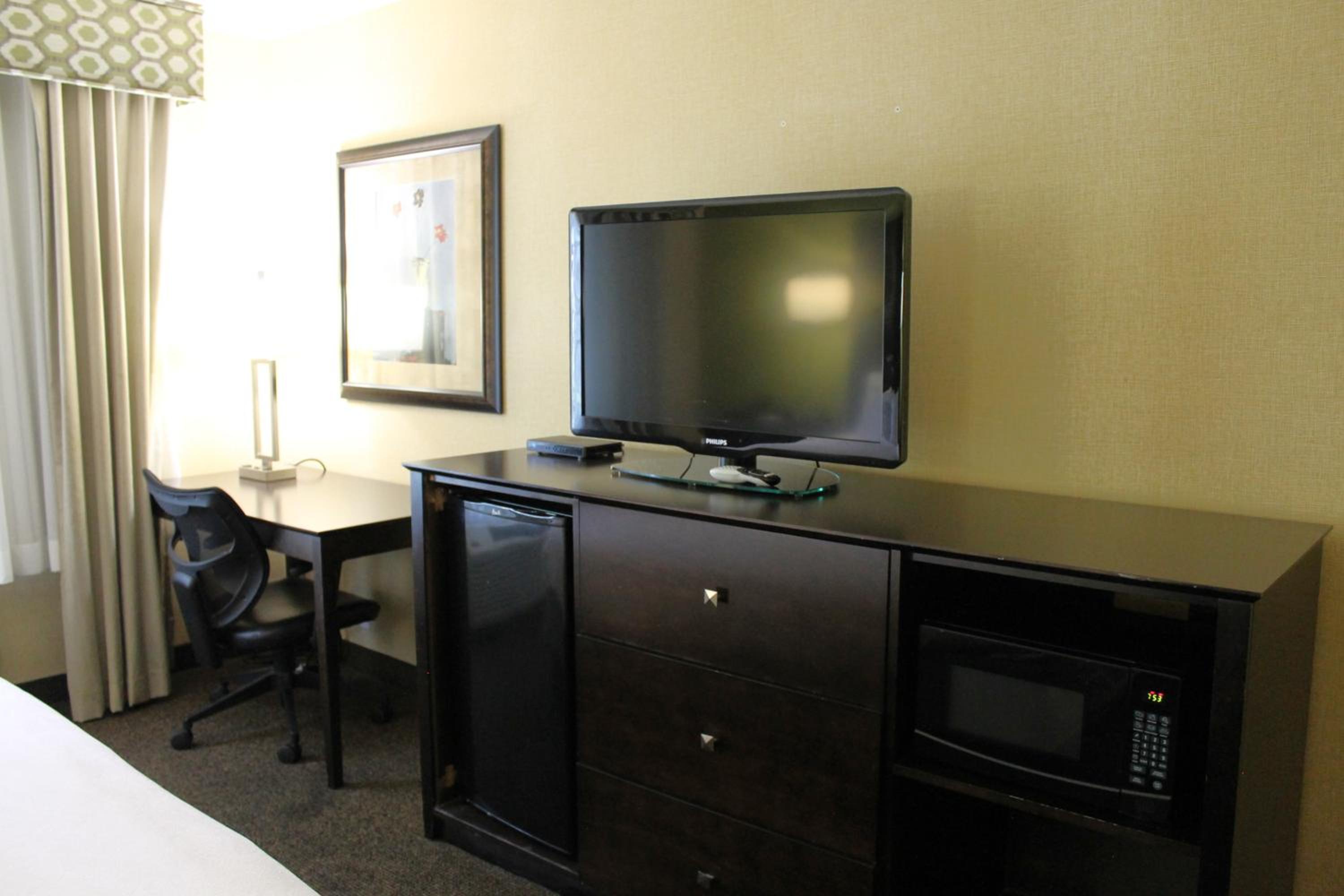 King Suite - Non-Smoking - Photo 2