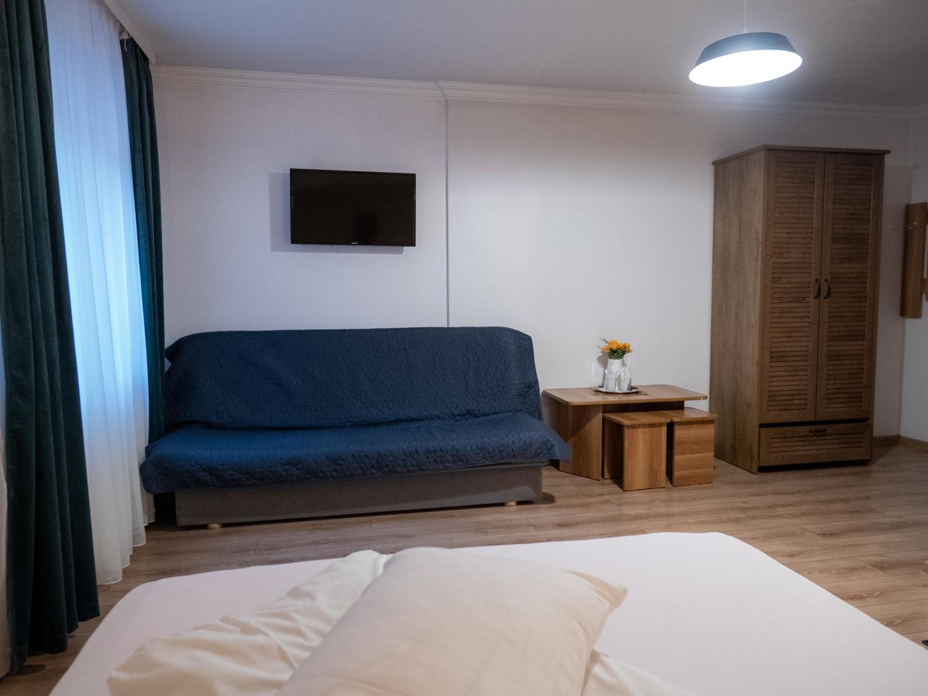 Double Room with Extra Bed photo 2