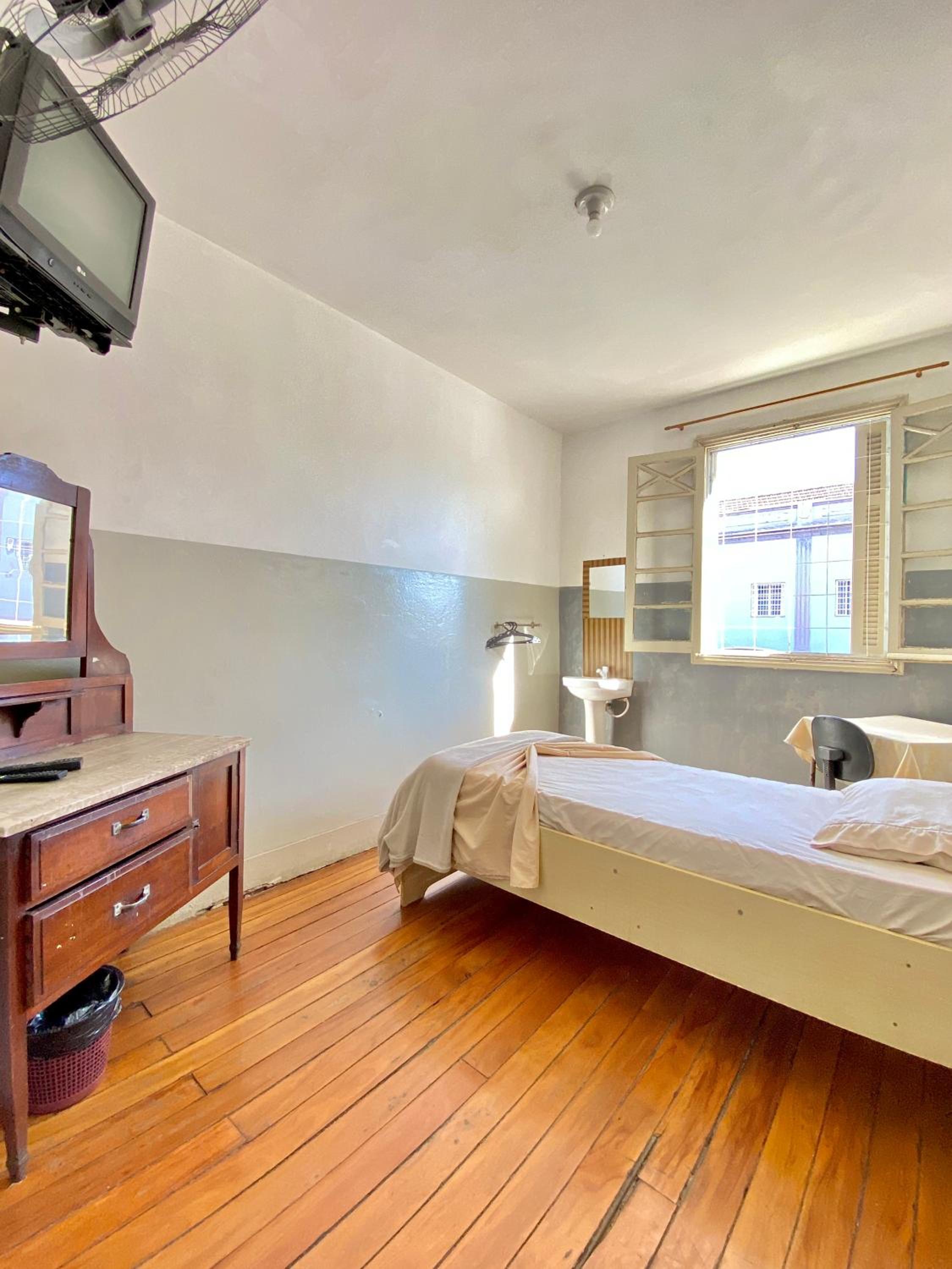 Single Room with Shared Bathroom photo 1