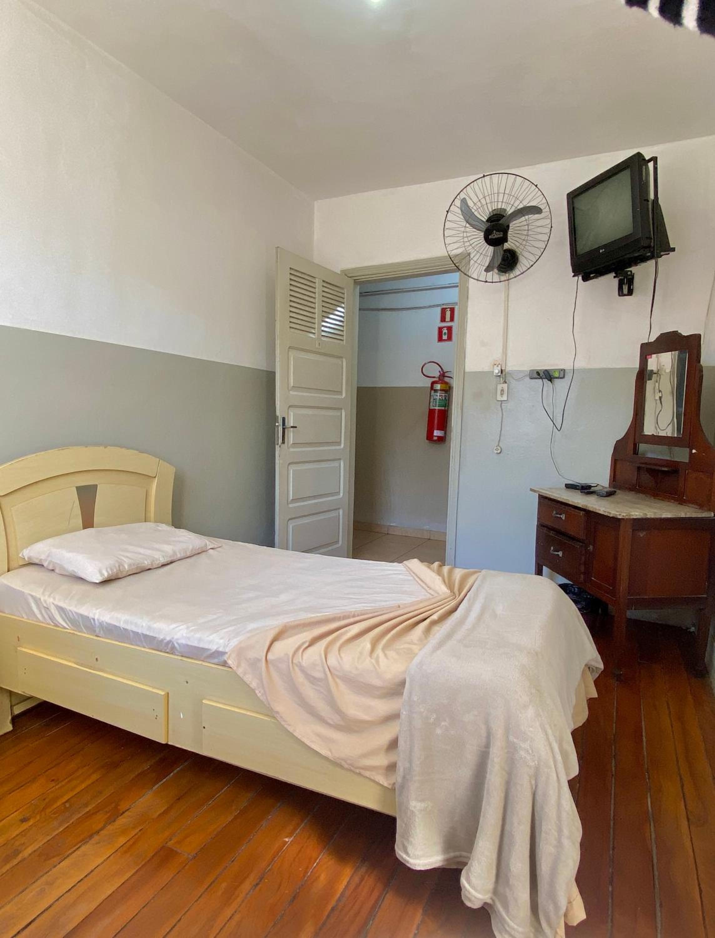 Single Room with Shared Bathroom photo 2