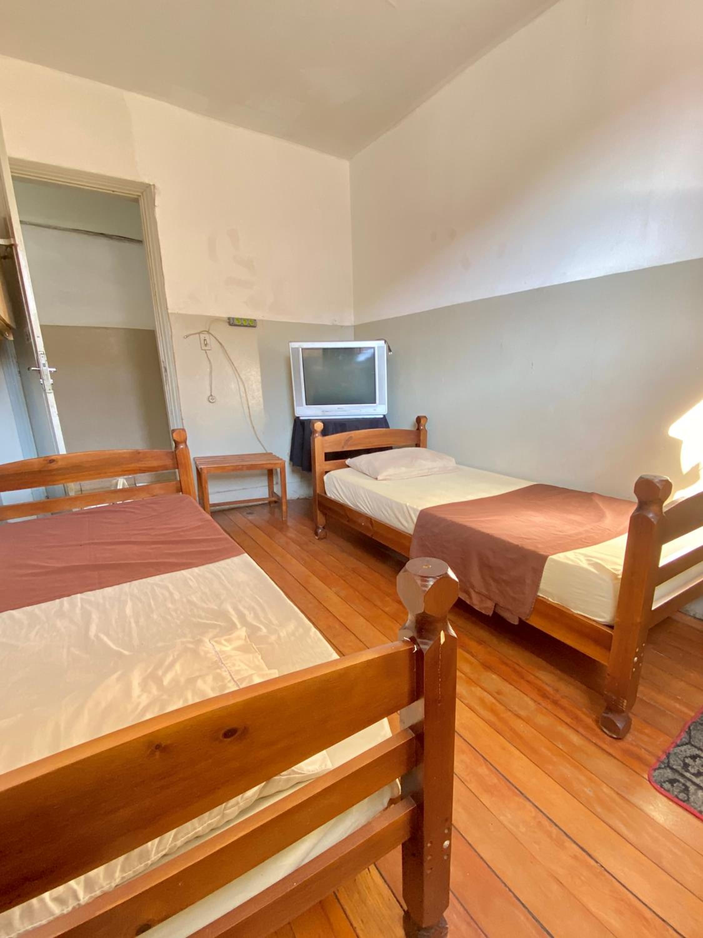 Twin Room with Private Bathroom photo 2