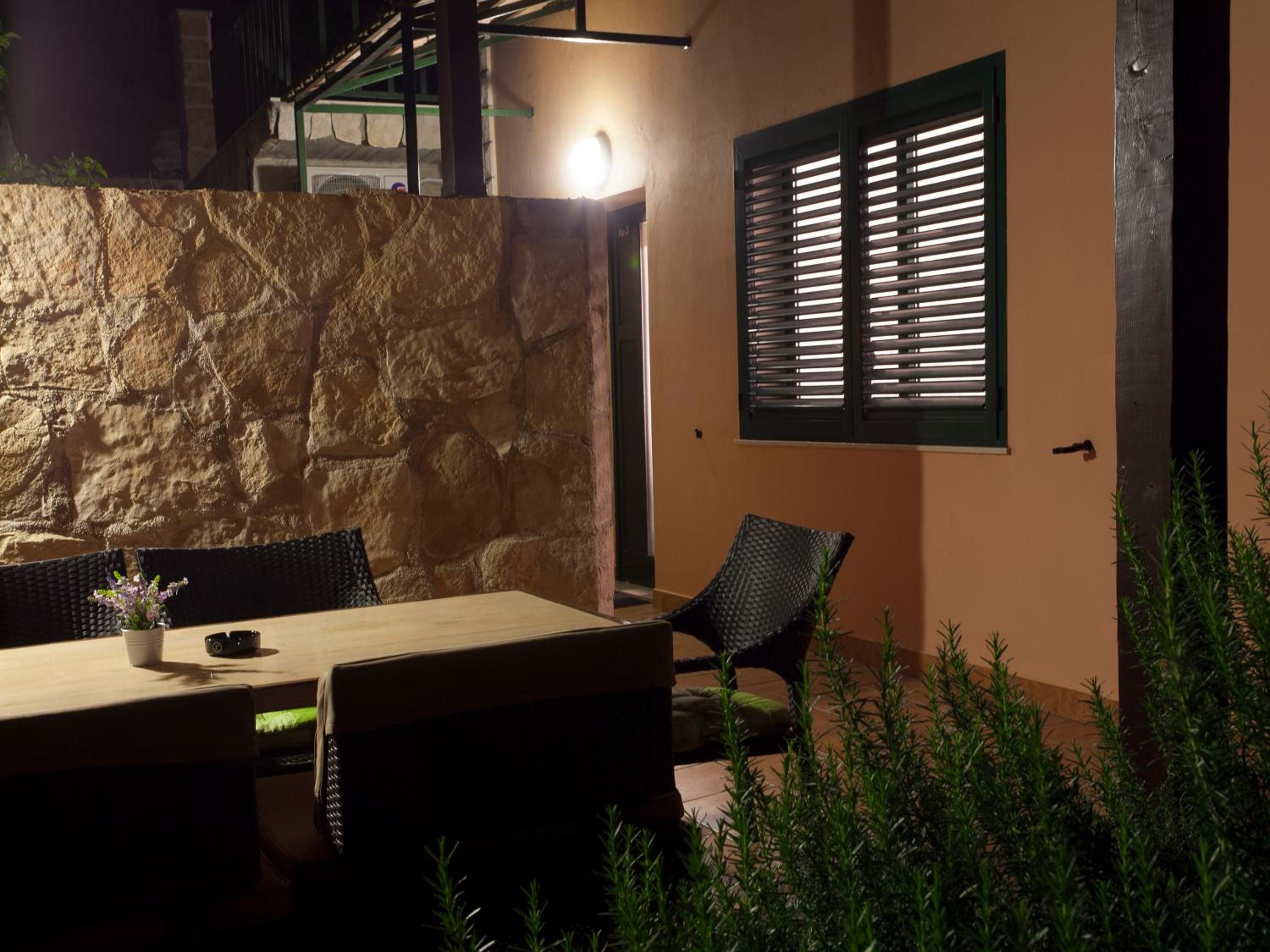 Comfort One-Bedroom Apartment with Terrace photo 3